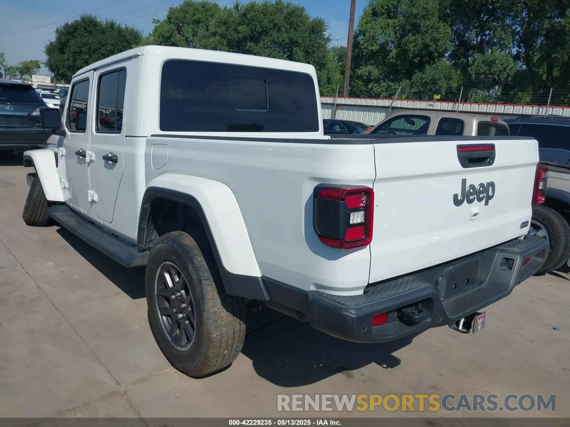 3 Photograph of a damaged car 1C6HJTFG8ML551570 JEEP GLADIATOR 2021