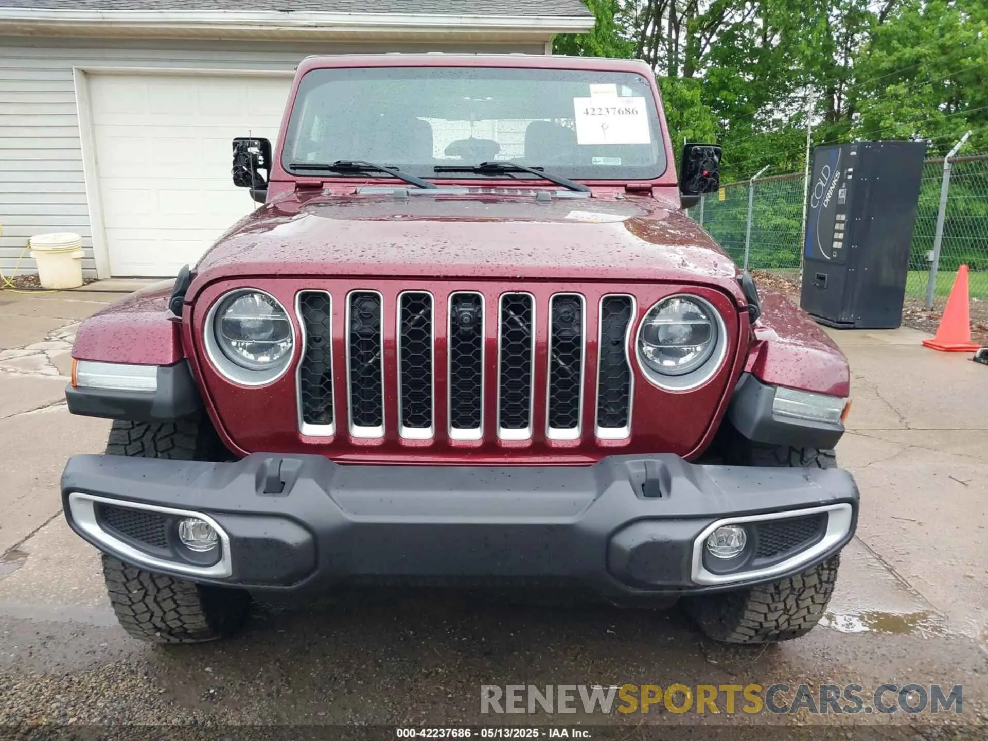 12 Photograph of a damaged car 1C6HJTFGXML555622 JEEP GLADIATOR 2021