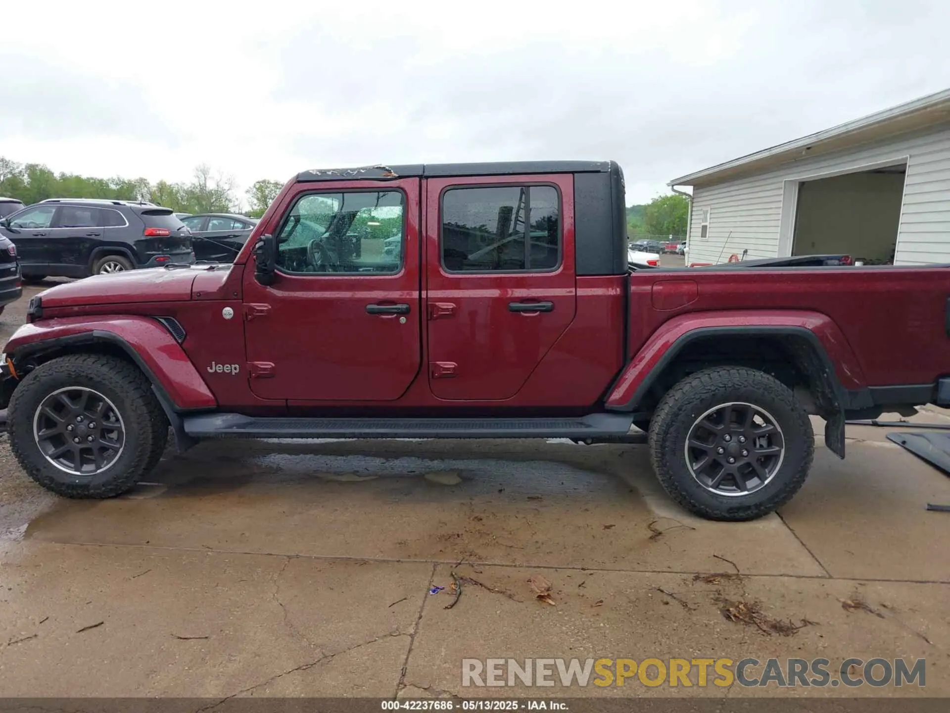 14 Photograph of a damaged car 1C6HJTFGXML555622 JEEP GLADIATOR 2021