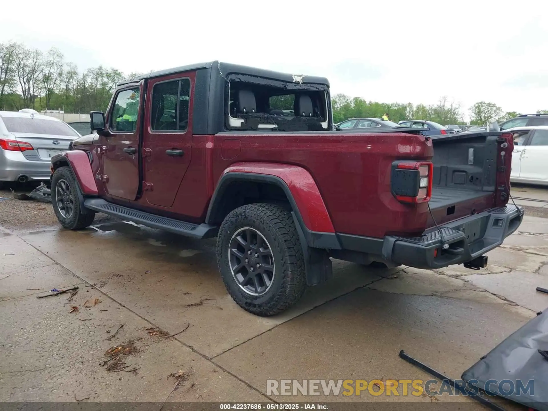 3 Photograph of a damaged car 1C6HJTFGXML555622 JEEP GLADIATOR 2021