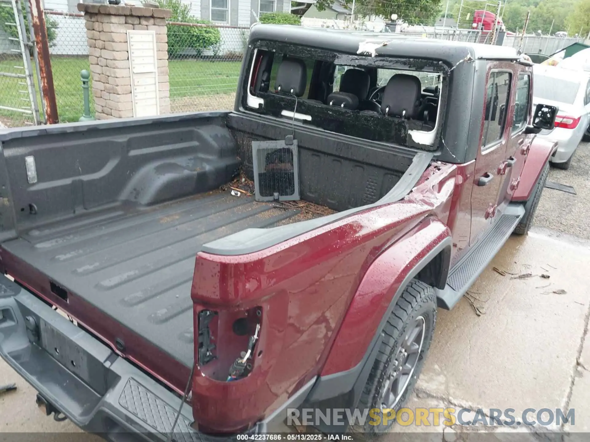 6 Photograph of a damaged car 1C6HJTFGXML555622 JEEP GLADIATOR 2021