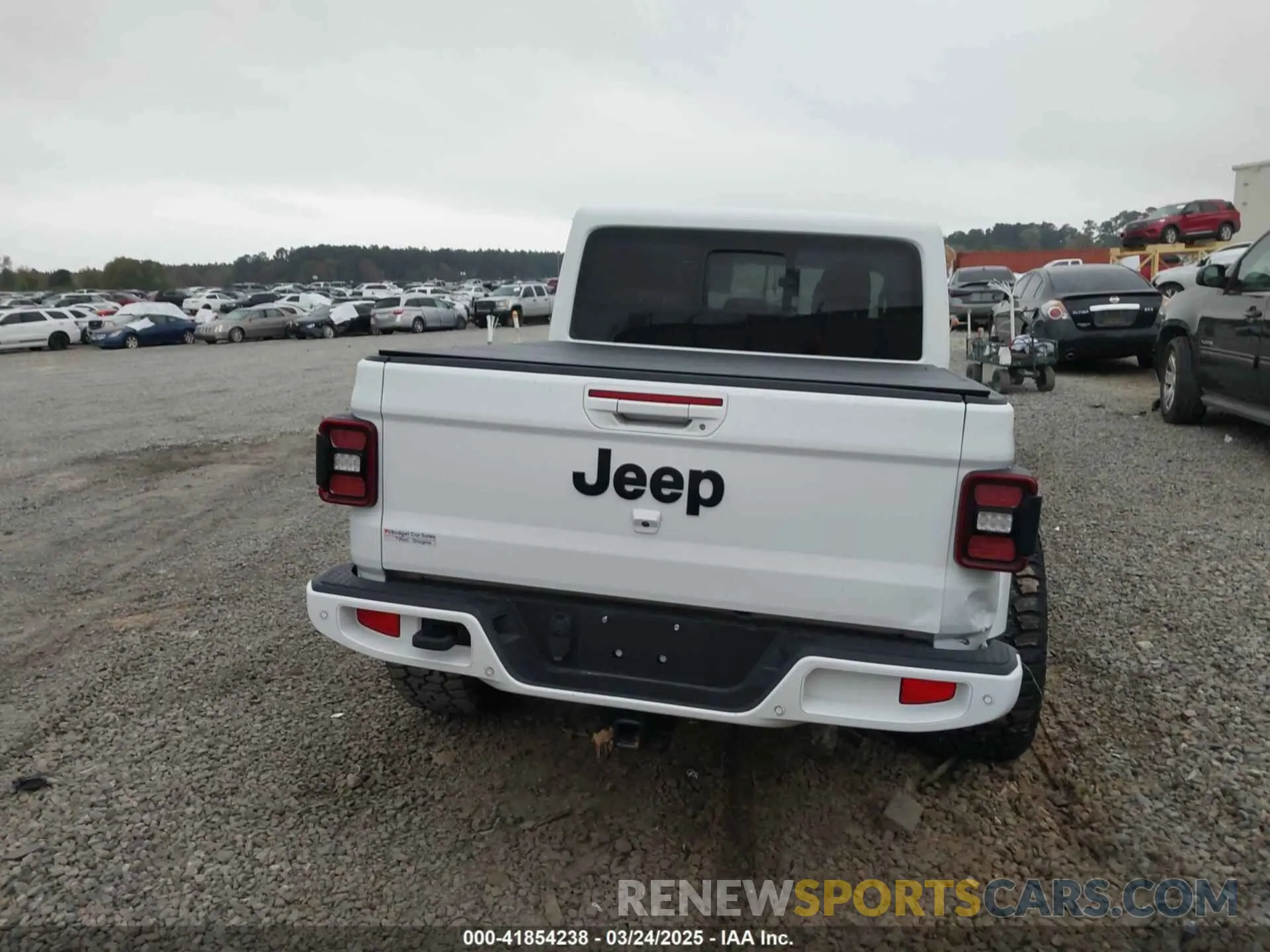 17 Photograph of a damaged car 1C6HJTFGXML618072 JEEP GLADIATOR 2021
