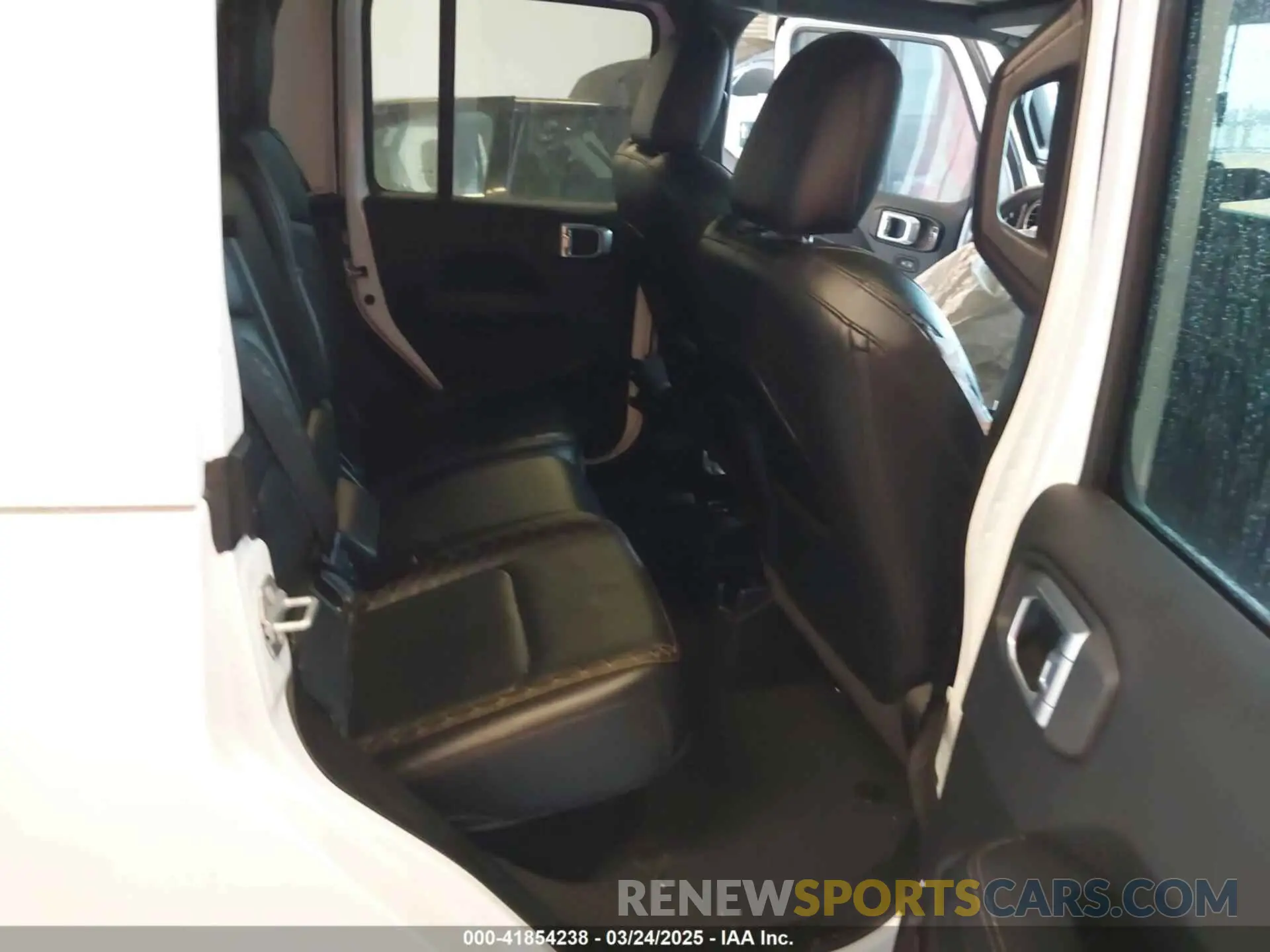 8 Photograph of a damaged car 1C6HJTFGXML618072 JEEP GLADIATOR 2021