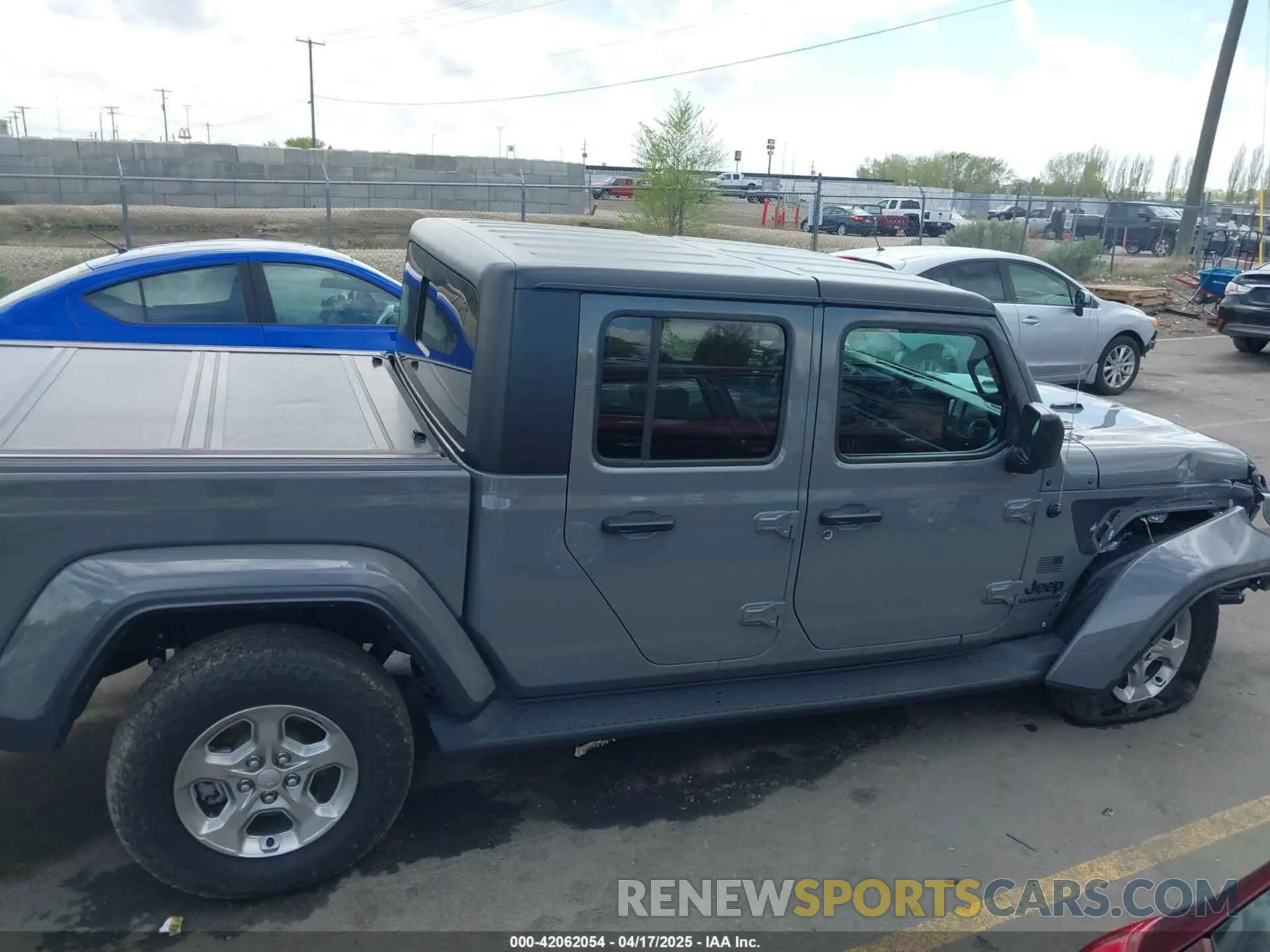13 Photograph of a damaged car 1C6JJTAG8ML583556 JEEP GLADIATOR 2021