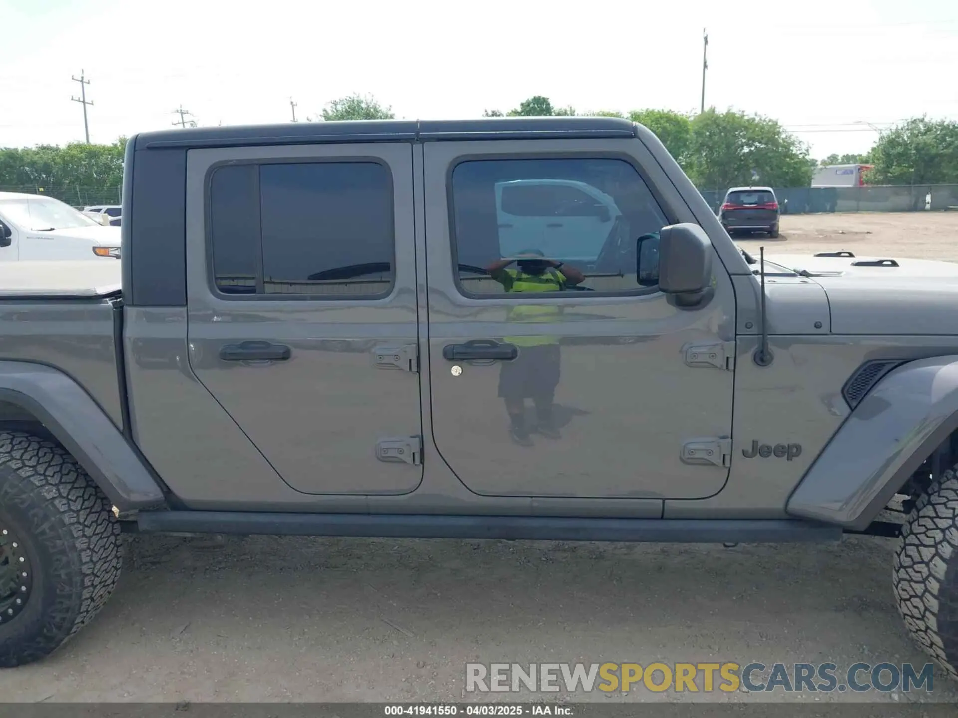 13 Photograph of a damaged car 1C6JJTAM1ML607525 JEEP GLADIATOR 2021