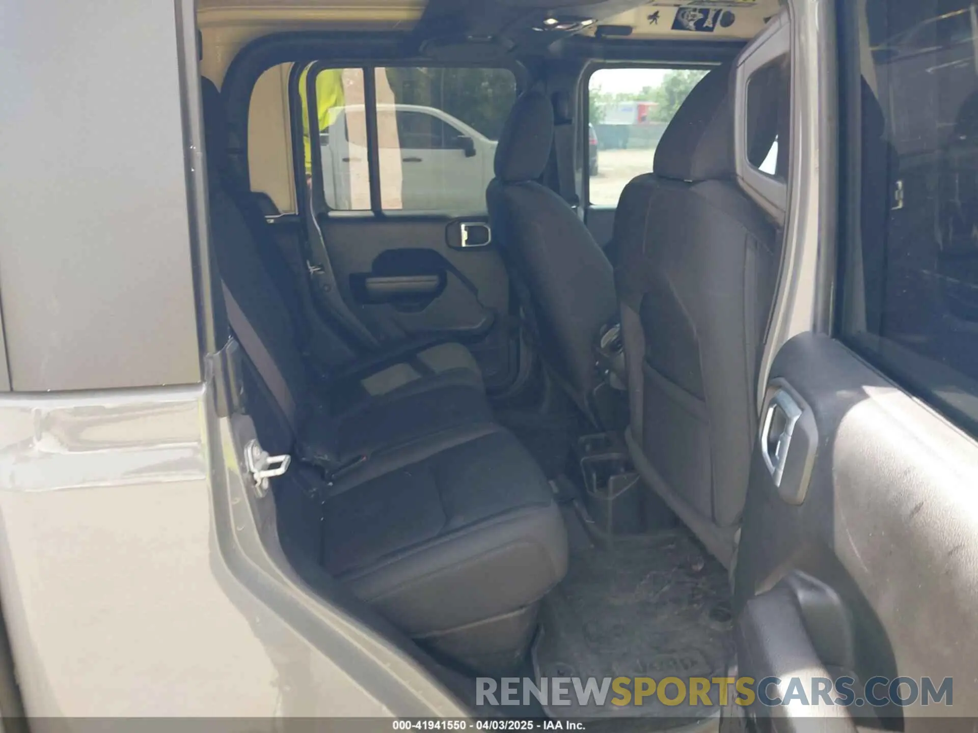 8 Photograph of a damaged car 1C6JJTAM1ML607525 JEEP GLADIATOR 2021