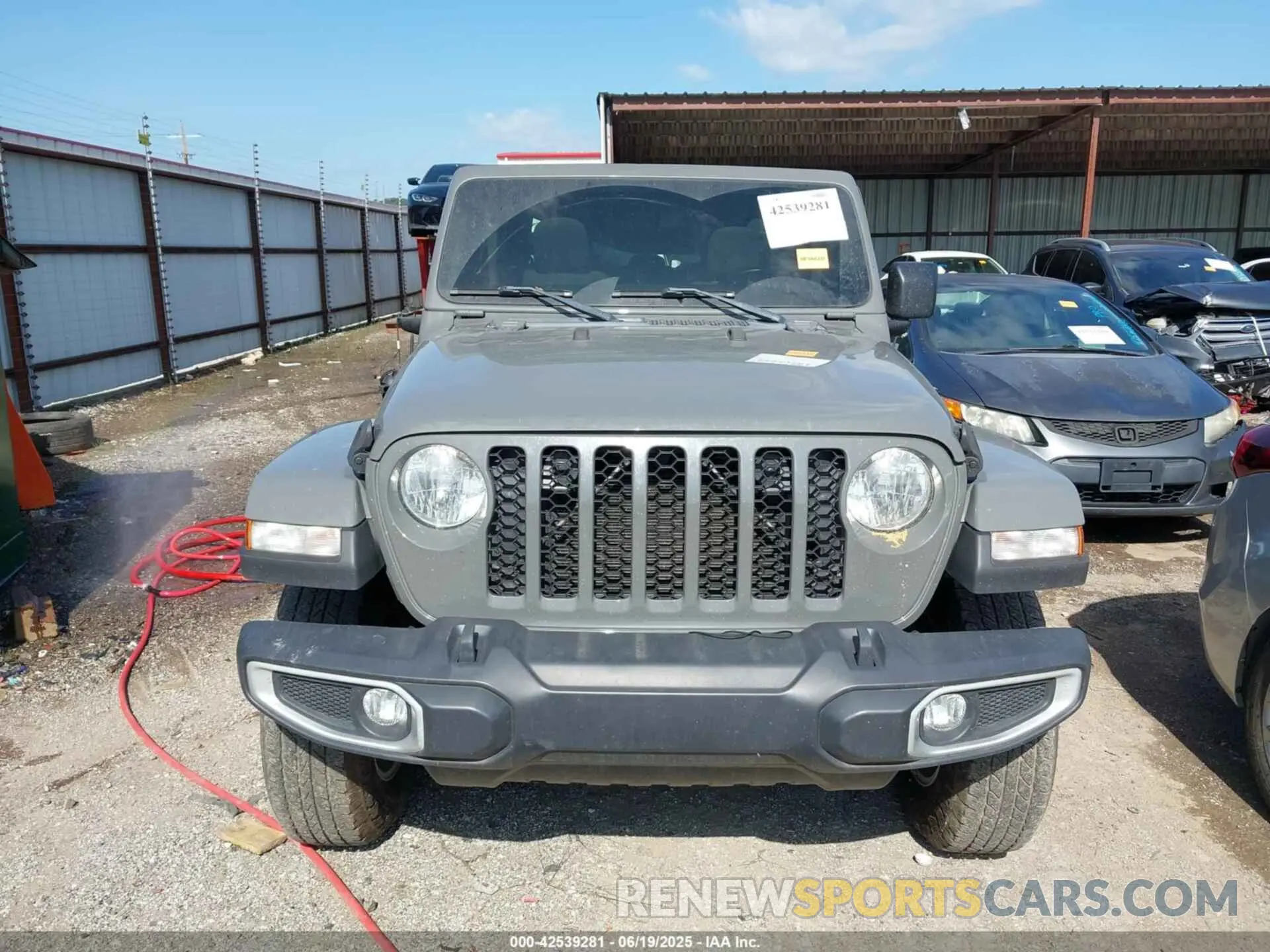 12 Photograph of a damaged car 1C6JJTAM6ML508389 JEEP GLADIATOR 2021