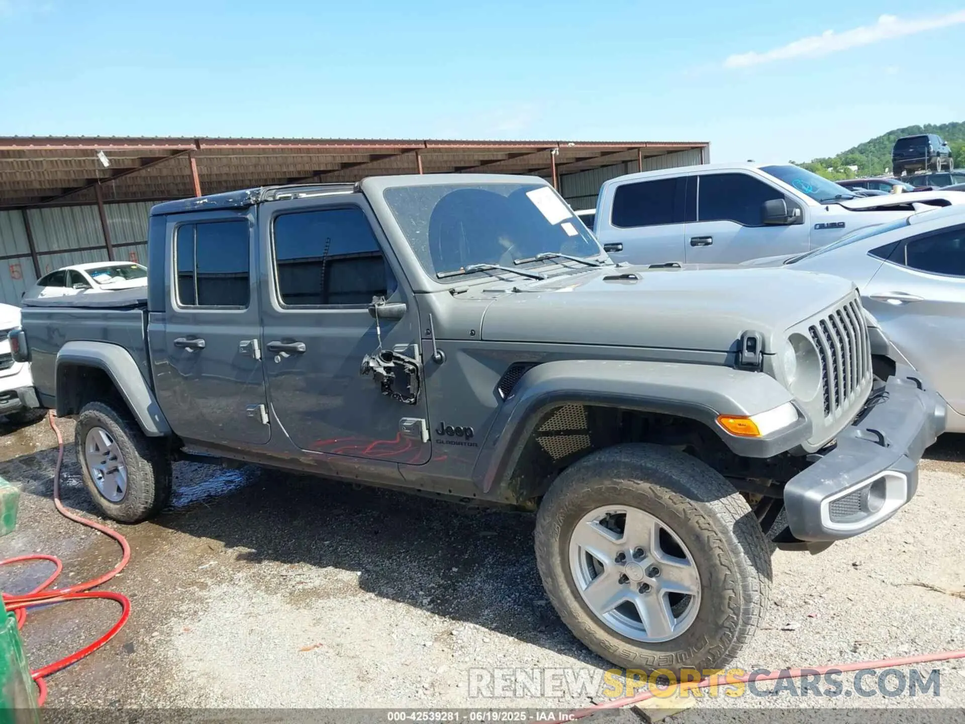 13 Photograph of a damaged car 1C6JJTAM6ML508389 JEEP GLADIATOR 2021