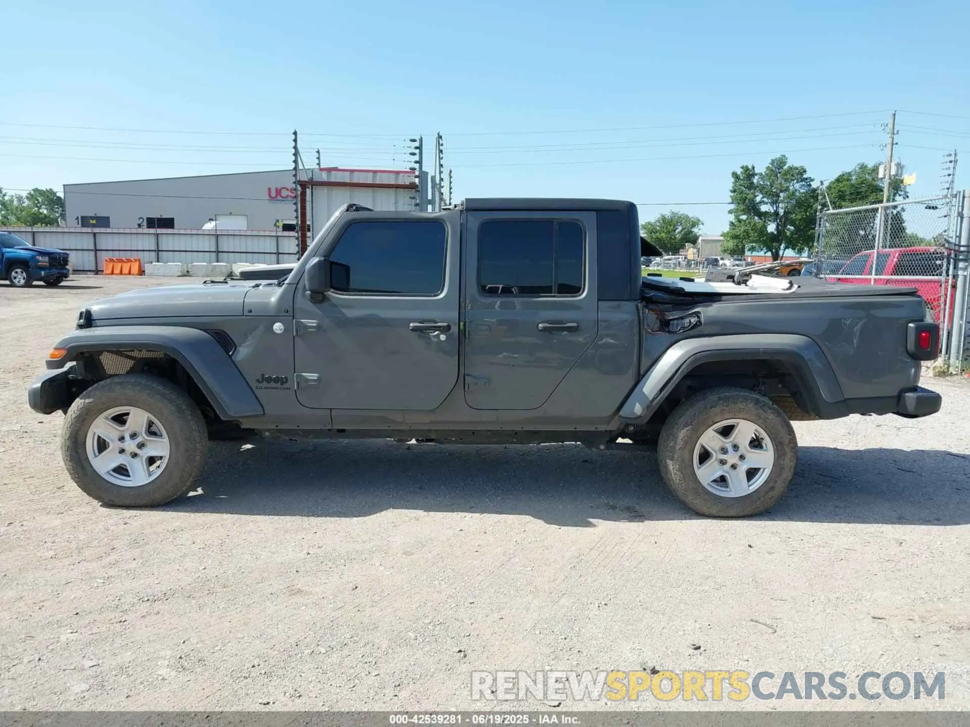 14 Photograph of a damaged car 1C6JJTAM6ML508389 JEEP GLADIATOR 2021