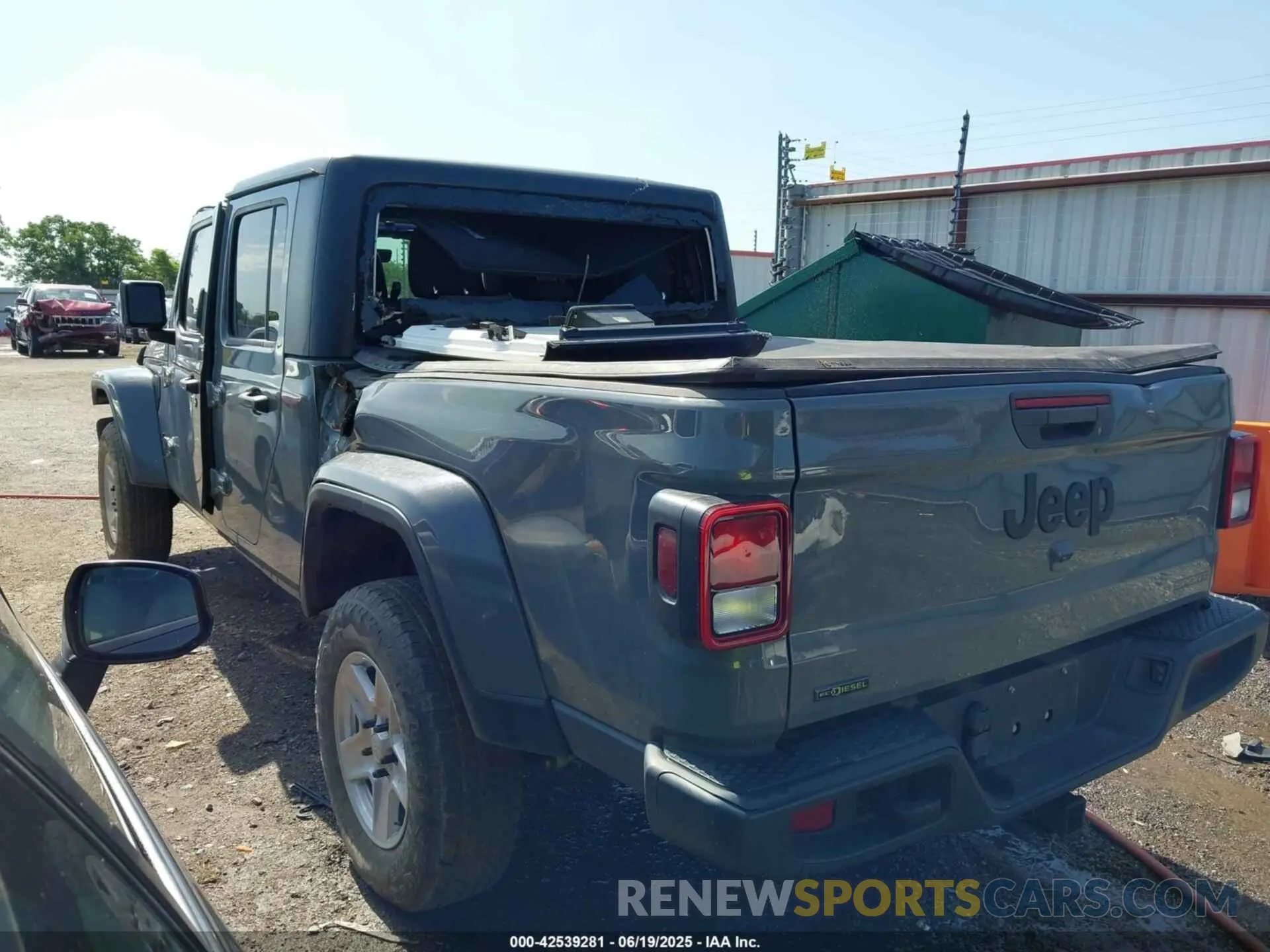 3 Photograph of a damaged car 1C6JJTAM6ML508389 JEEP GLADIATOR 2021