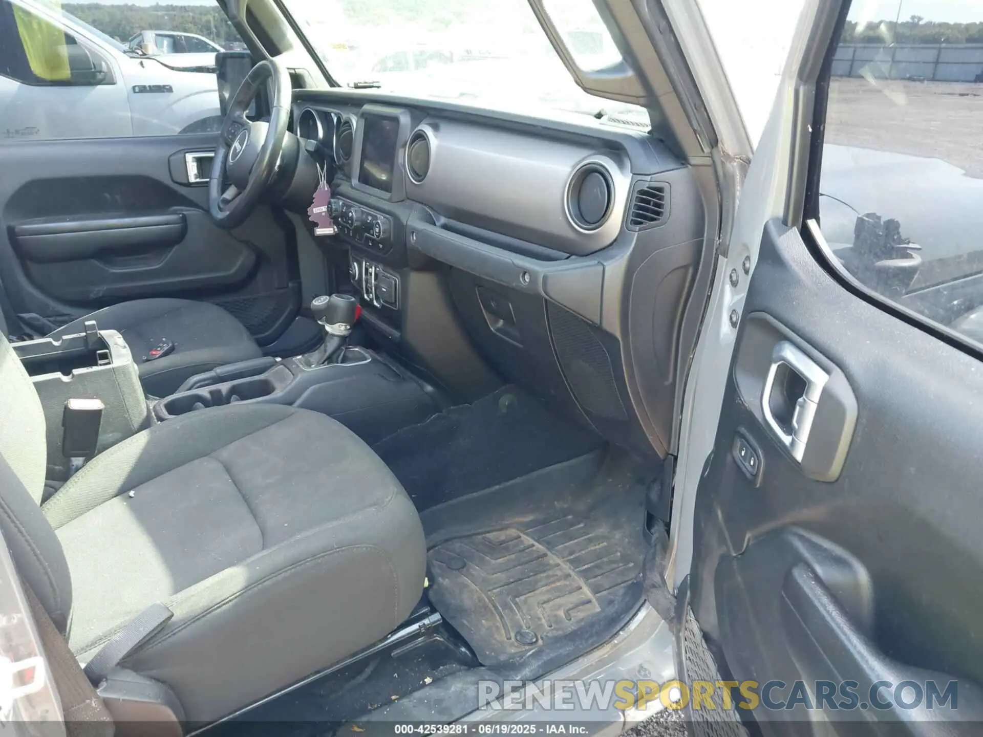 5 Photograph of a damaged car 1C6JJTAM6ML508389 JEEP GLADIATOR 2021