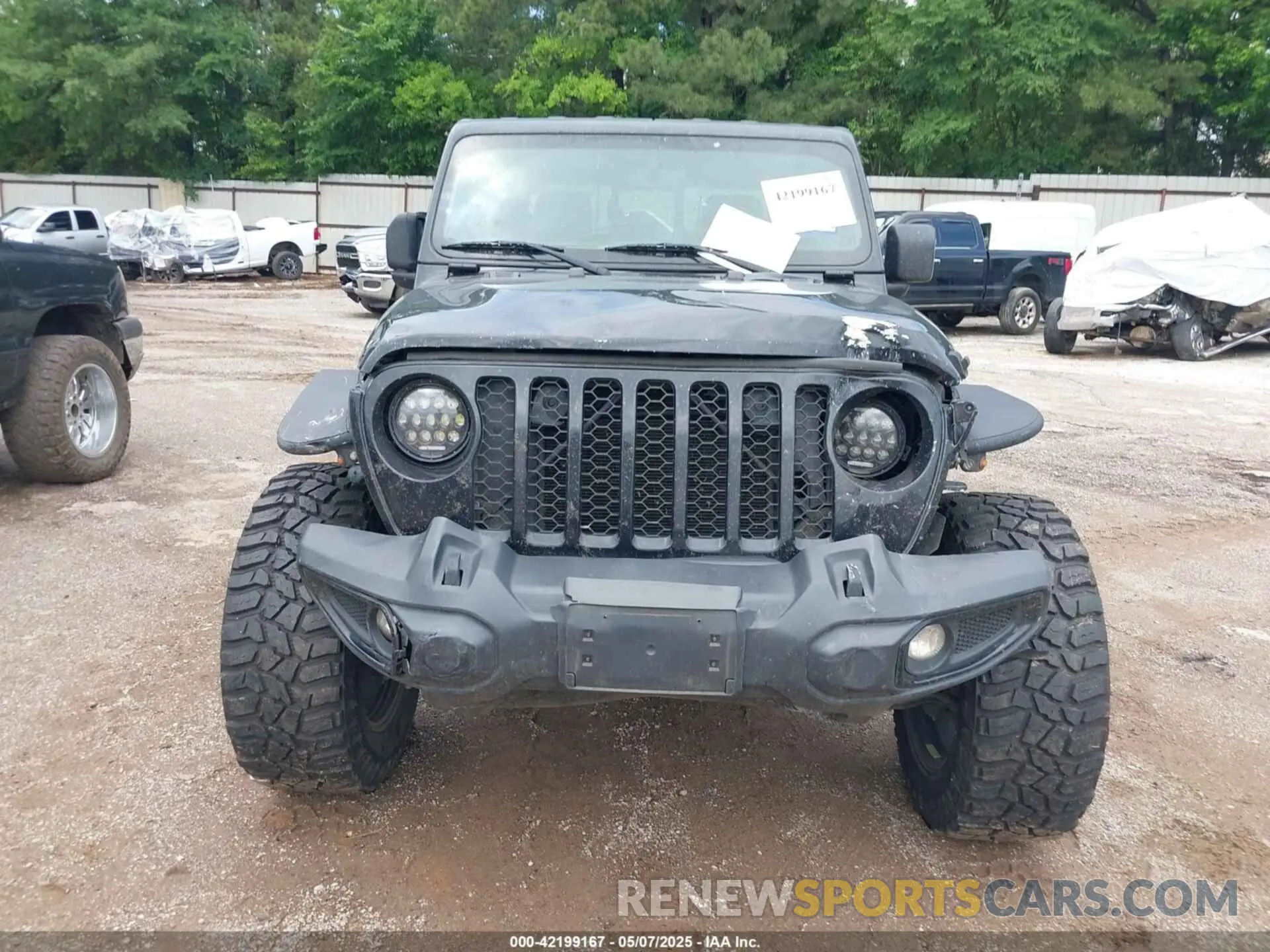 12 Photograph of a damaged car 1C6JJTAM7ML554412 JEEP GLADIATOR 2021