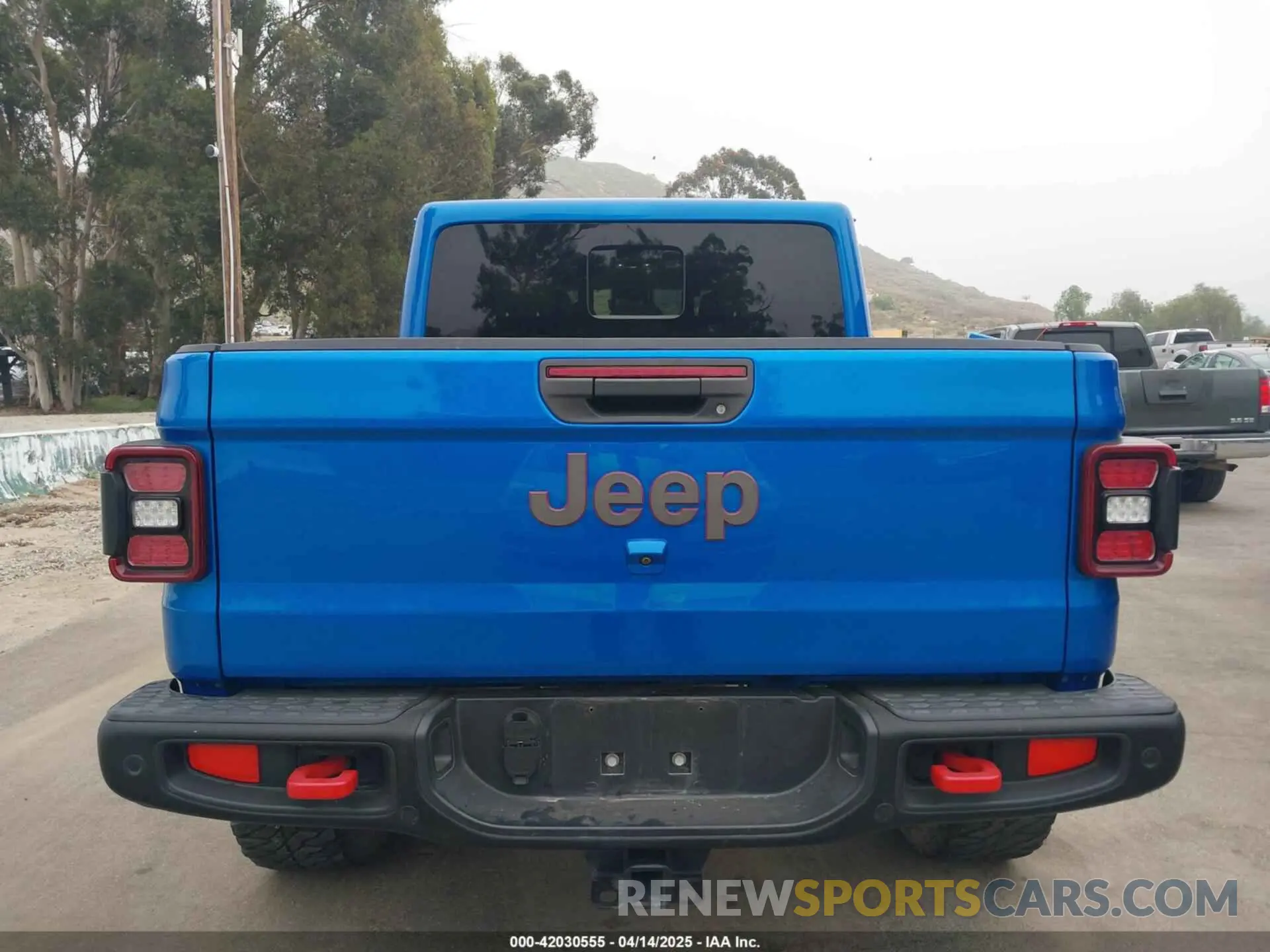 16 Photograph of a damaged car 1C6JJTBG1ML556357 JEEP GLADIATOR 2021