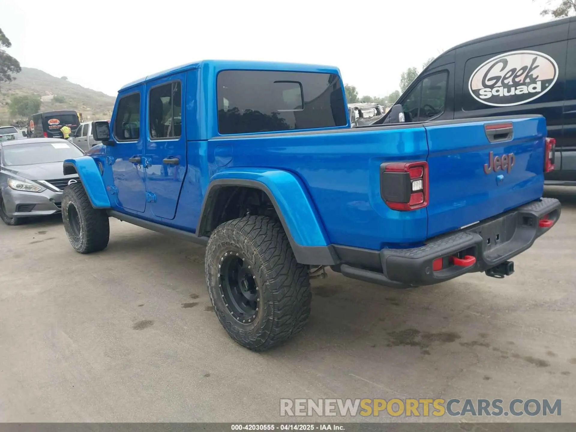 3 Photograph of a damaged car 1C6JJTBG1ML556357 JEEP GLADIATOR 2021