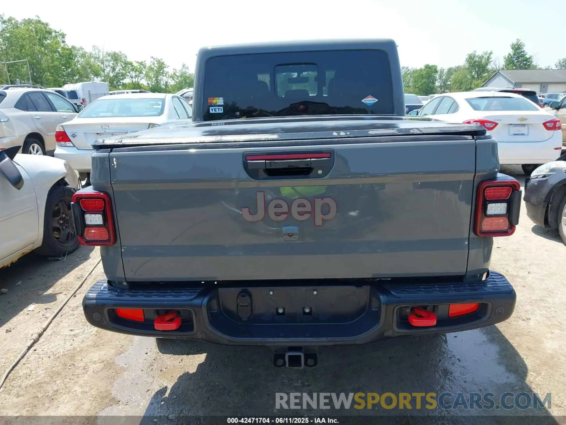 17 Photograph of a damaged car 1C6JJTBG2ML515932 JEEP GLADIATOR 2021