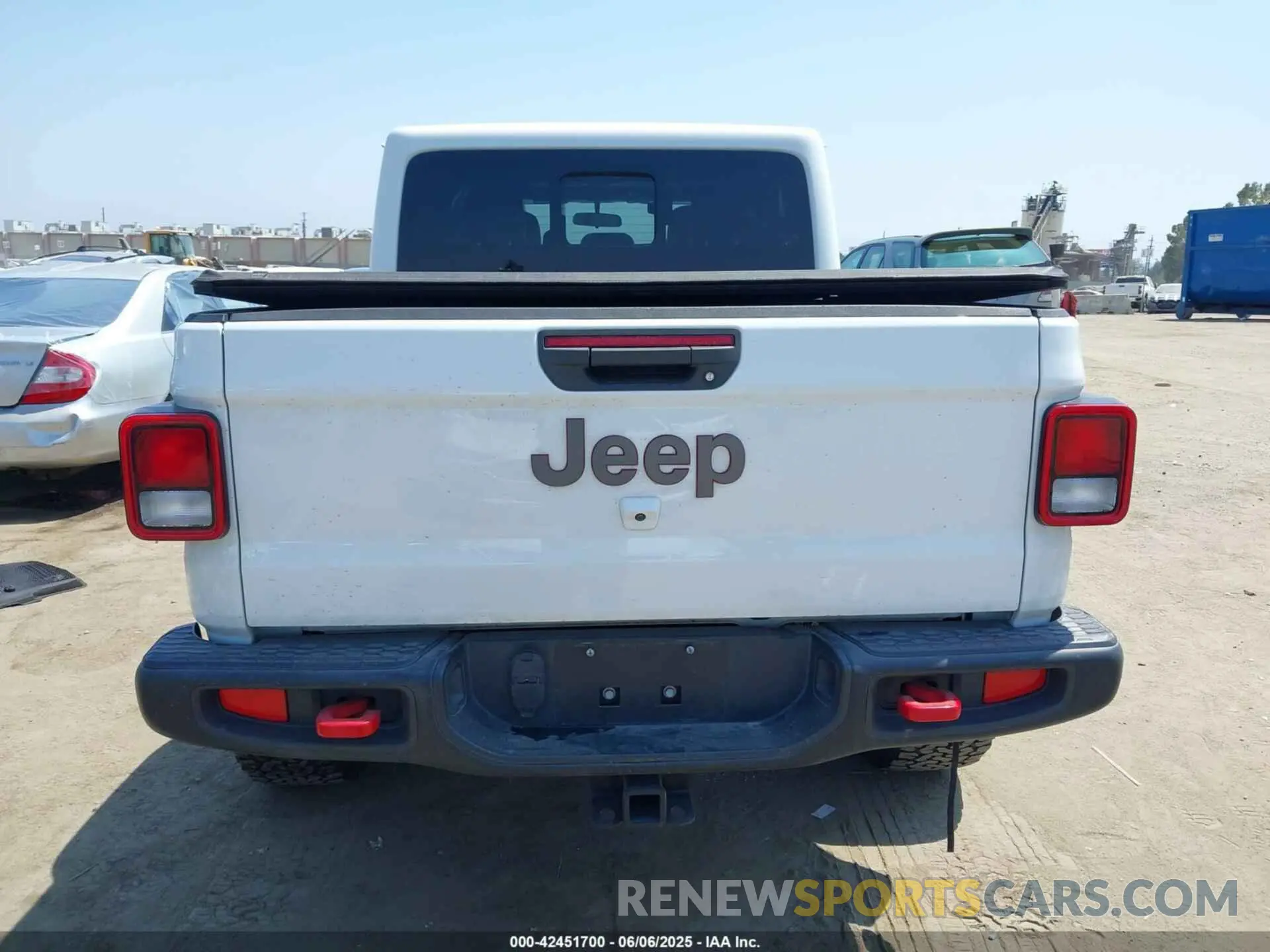 16 Photograph of a damaged car 1C6JJTBG6ML504934 JEEP GLADIATOR 2021