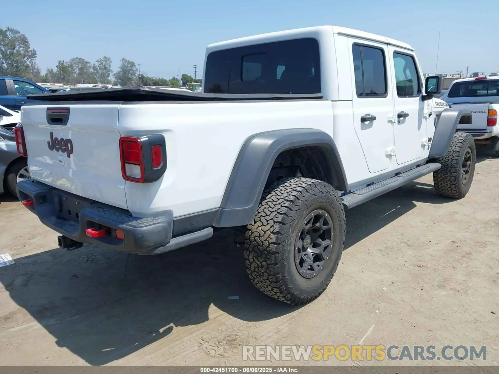 4 Photograph of a damaged car 1C6JJTBG6ML504934 JEEP GLADIATOR 2021
