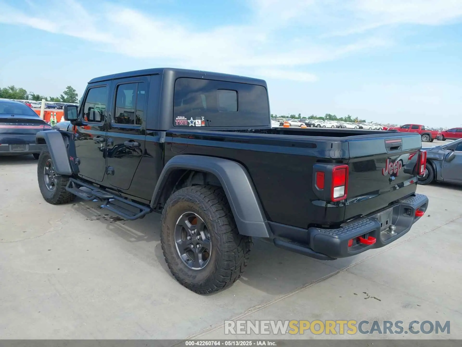 3 Photograph of a damaged car 1C6JJTBG6ML535939 JEEP GLADIATOR 2021