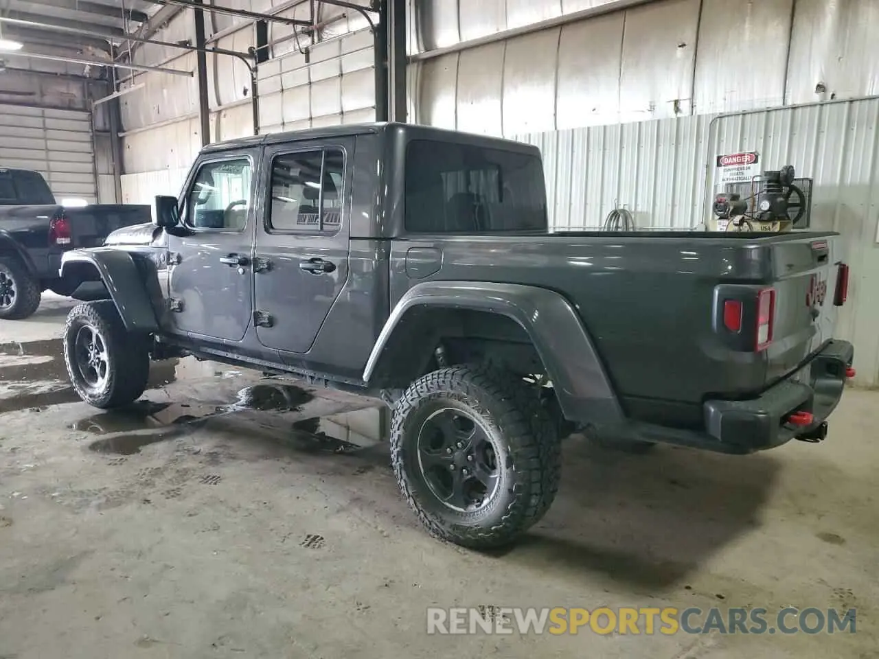 2 Photograph of a damaged car 1C6JJTBG6ML579391 JEEP GLADIATOR 2021