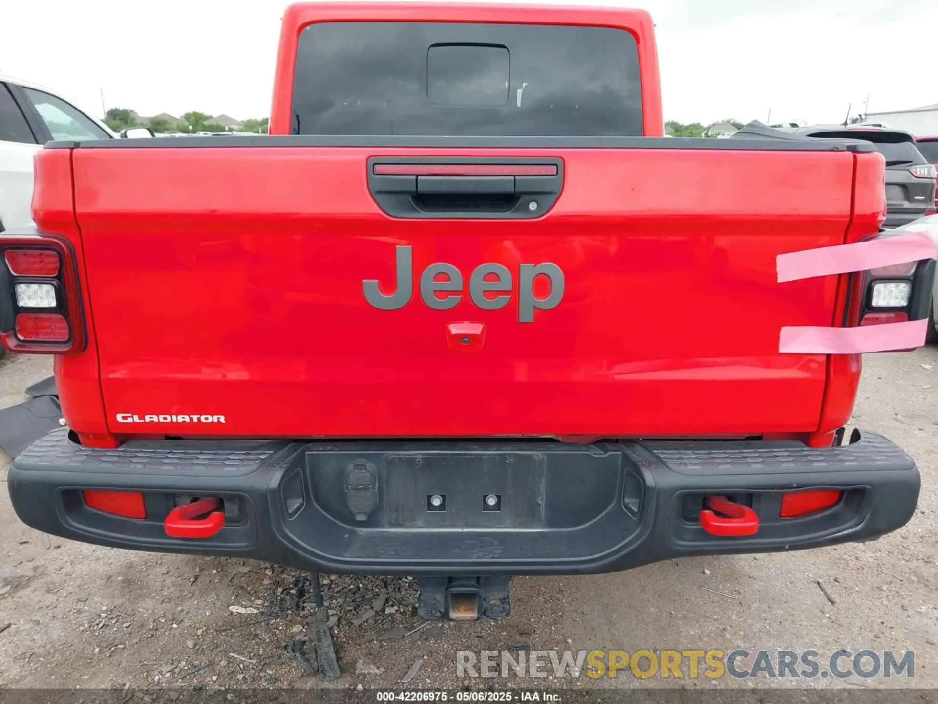 16 Photograph of a damaged car 1C6JJTBG9ML569289 JEEP GLADIATOR 2021