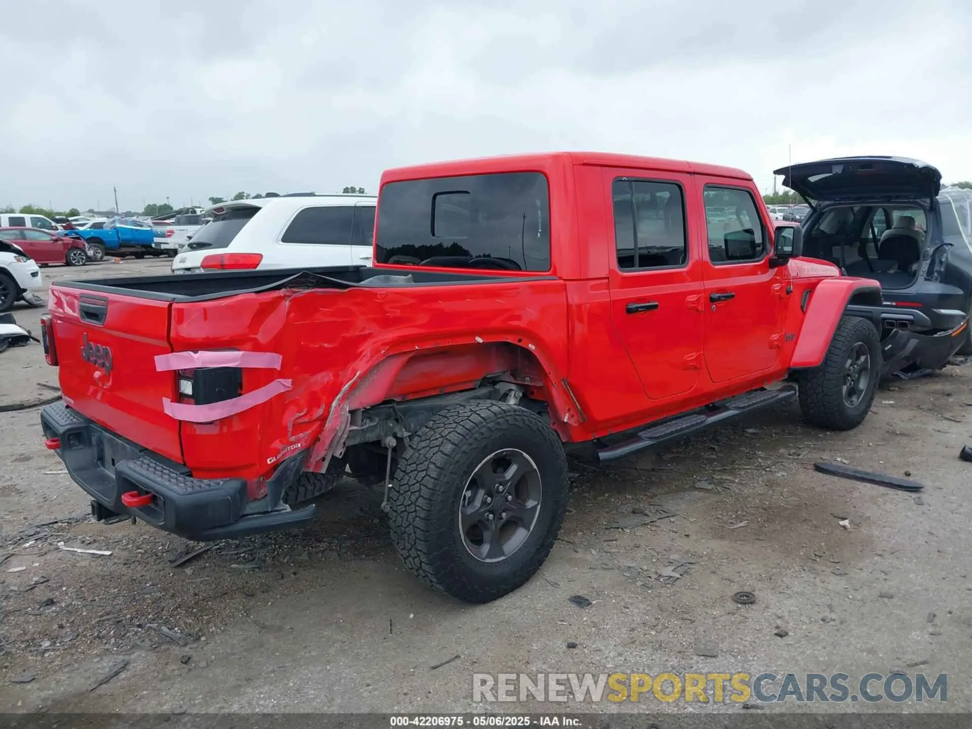 4 Photograph of a damaged car 1C6JJTBG9ML569289 JEEP GLADIATOR 2021