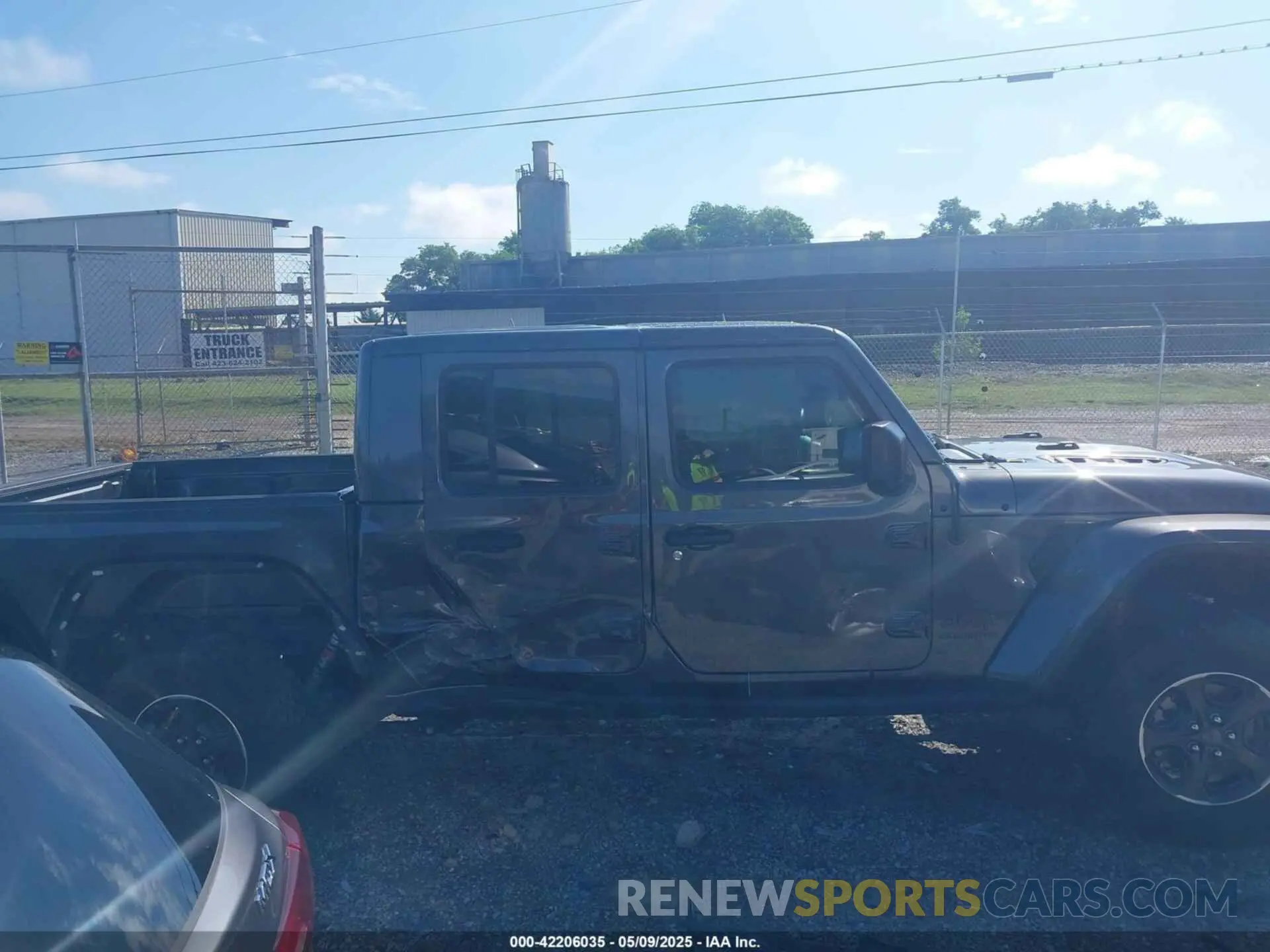 13 Photograph of a damaged car 1C6JJTBG9ML592538 JEEP GLADIATOR 2021