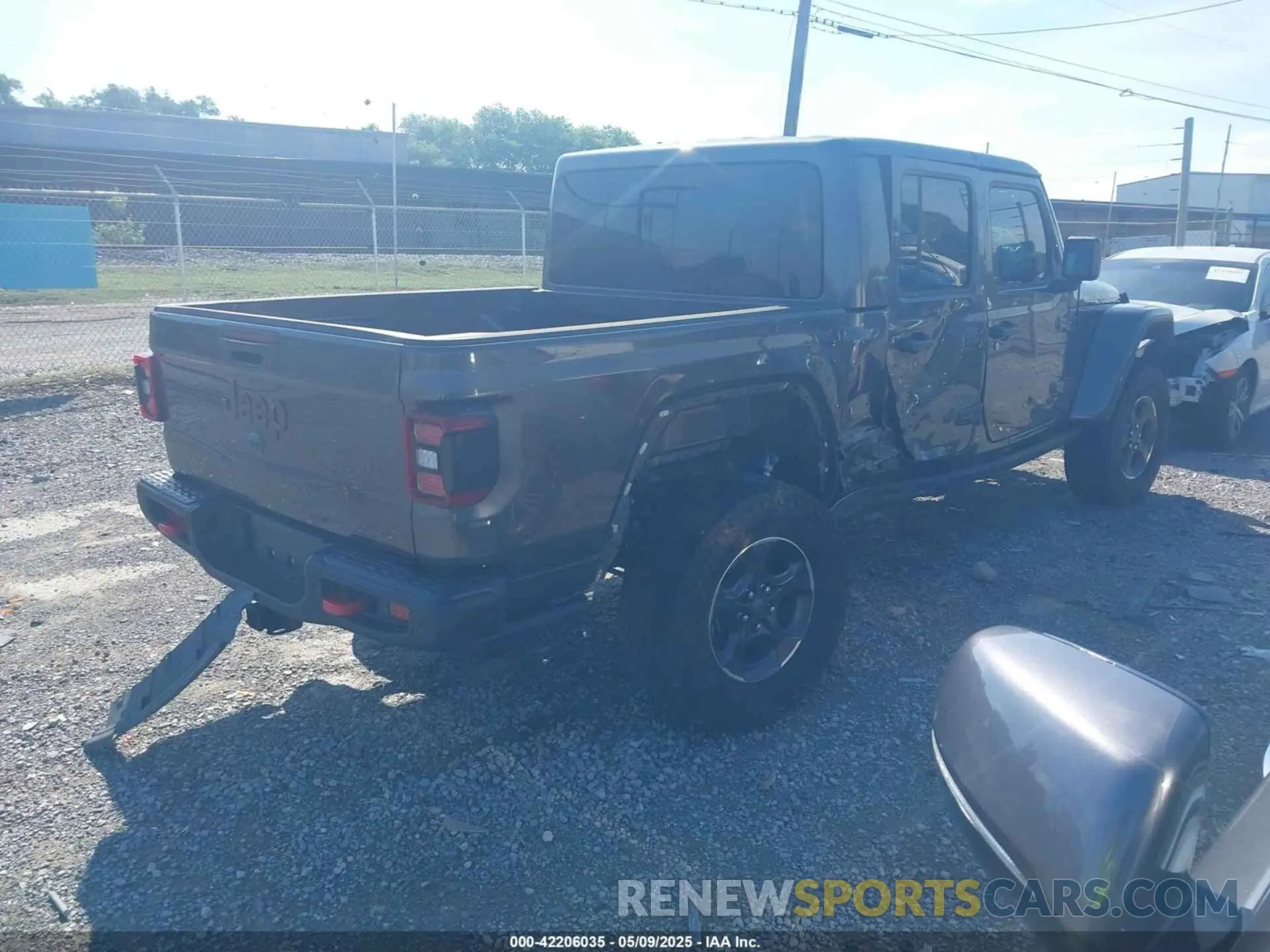 4 Photograph of a damaged car 1C6JJTBG9ML592538 JEEP GLADIATOR 2021