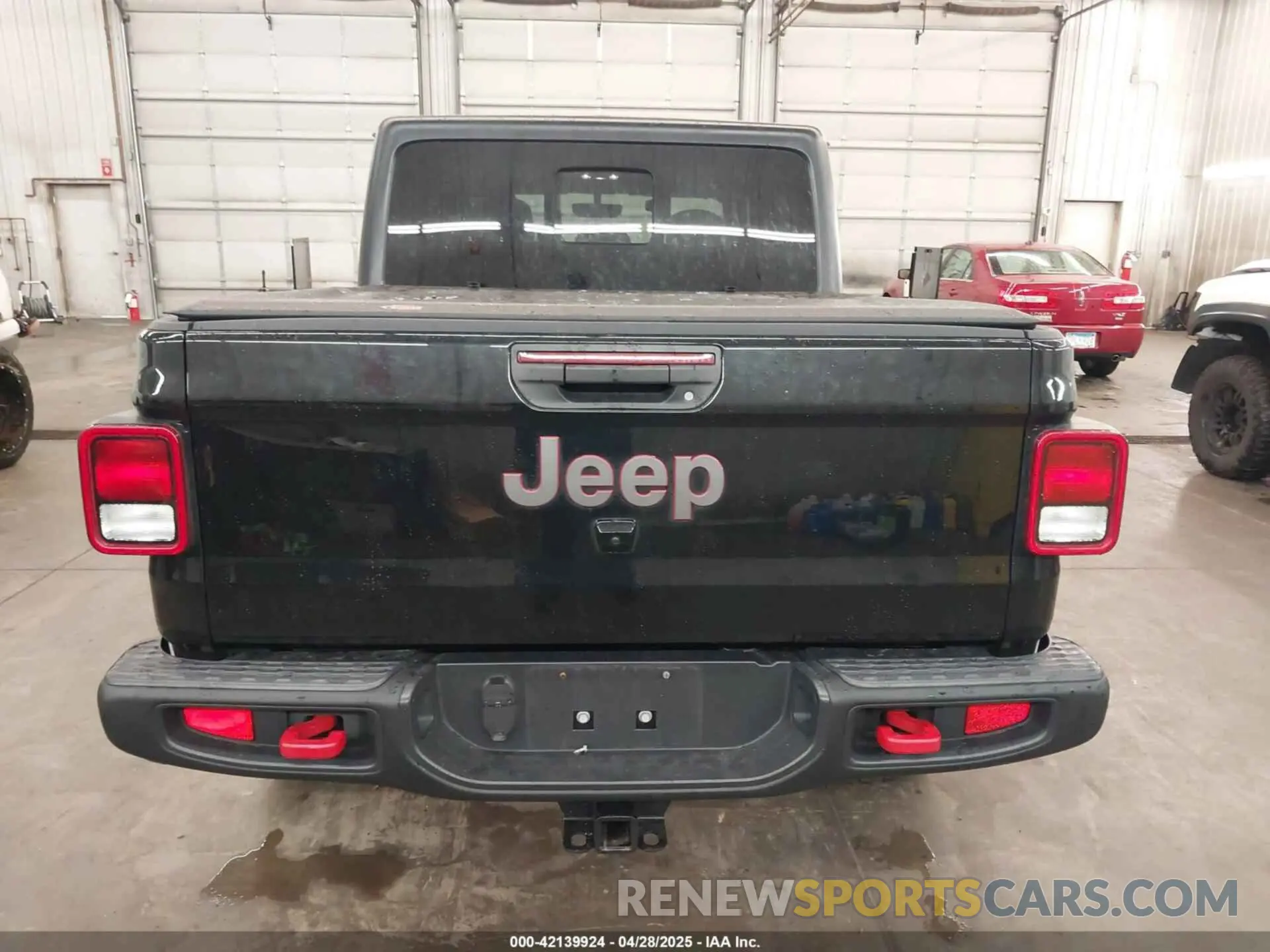 17 Photograph of a damaged car 1C6JJTBGXML529108 JEEP GLADIATOR 2021