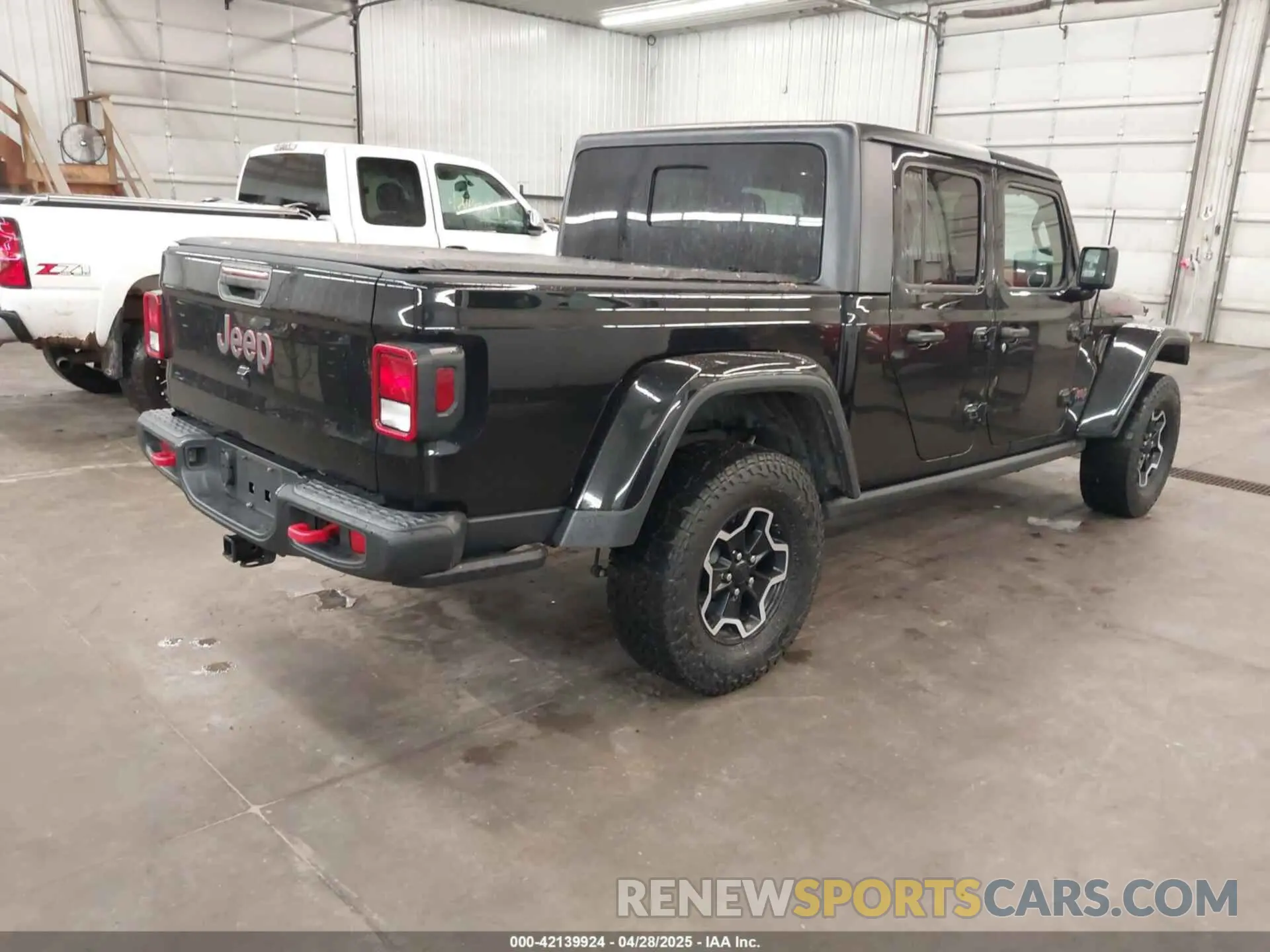 4 Photograph of a damaged car 1C6JJTBGXML529108 JEEP GLADIATOR 2021