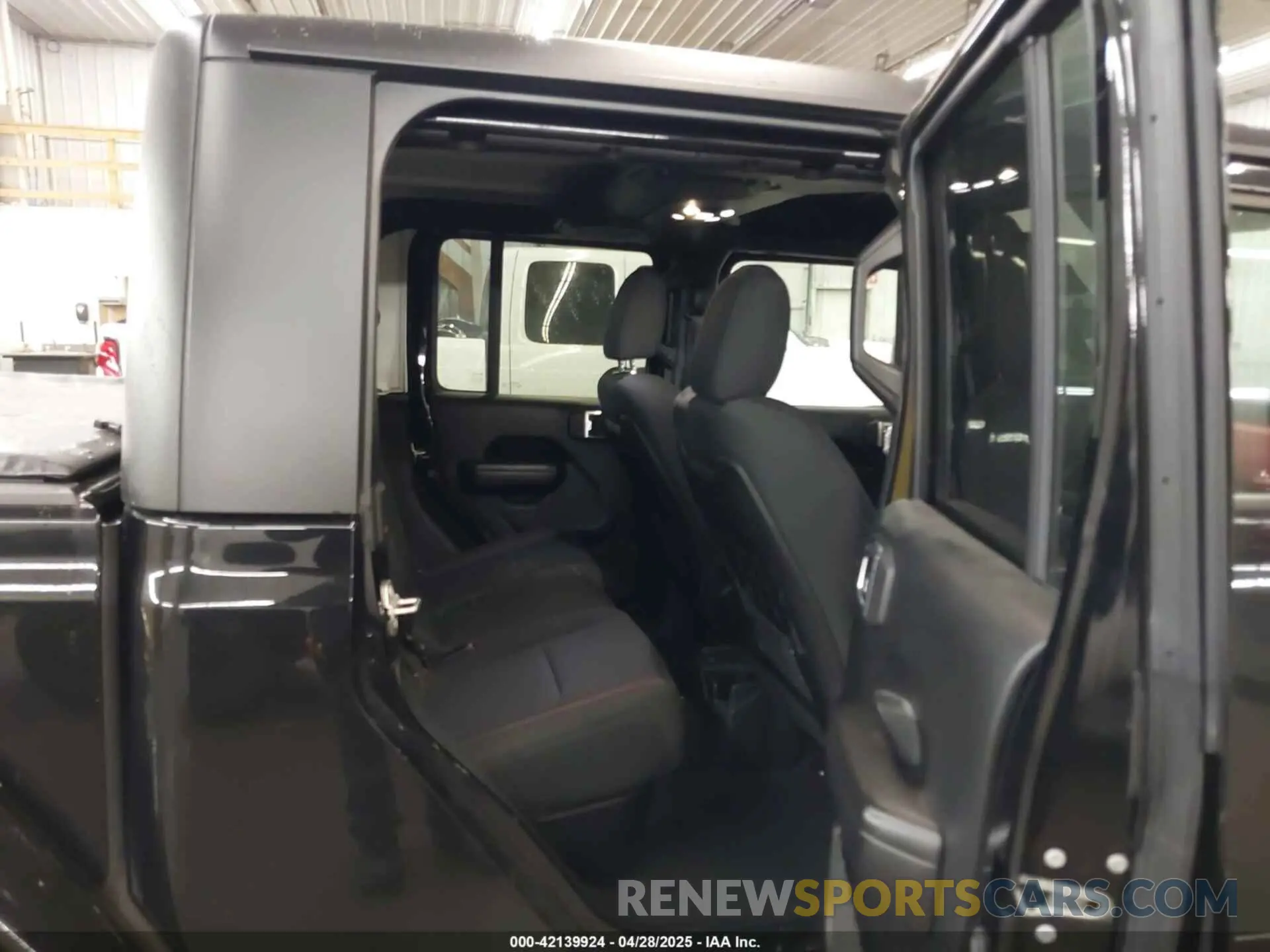 8 Photograph of a damaged car 1C6JJTBGXML529108 JEEP GLADIATOR 2021