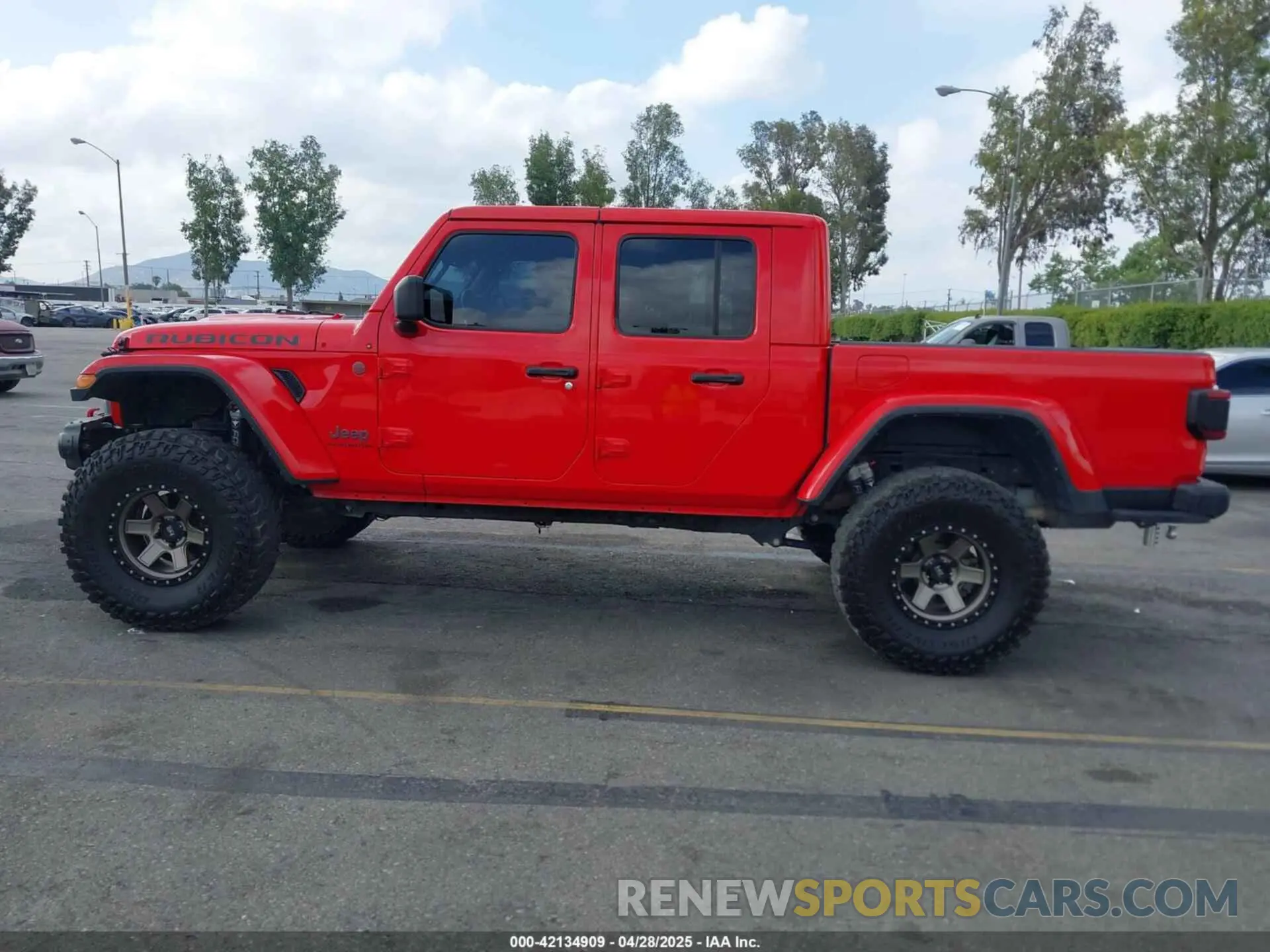 14 Photograph of a damaged car 1C6JJTBGXML572976 JEEP GLADIATOR 2021
