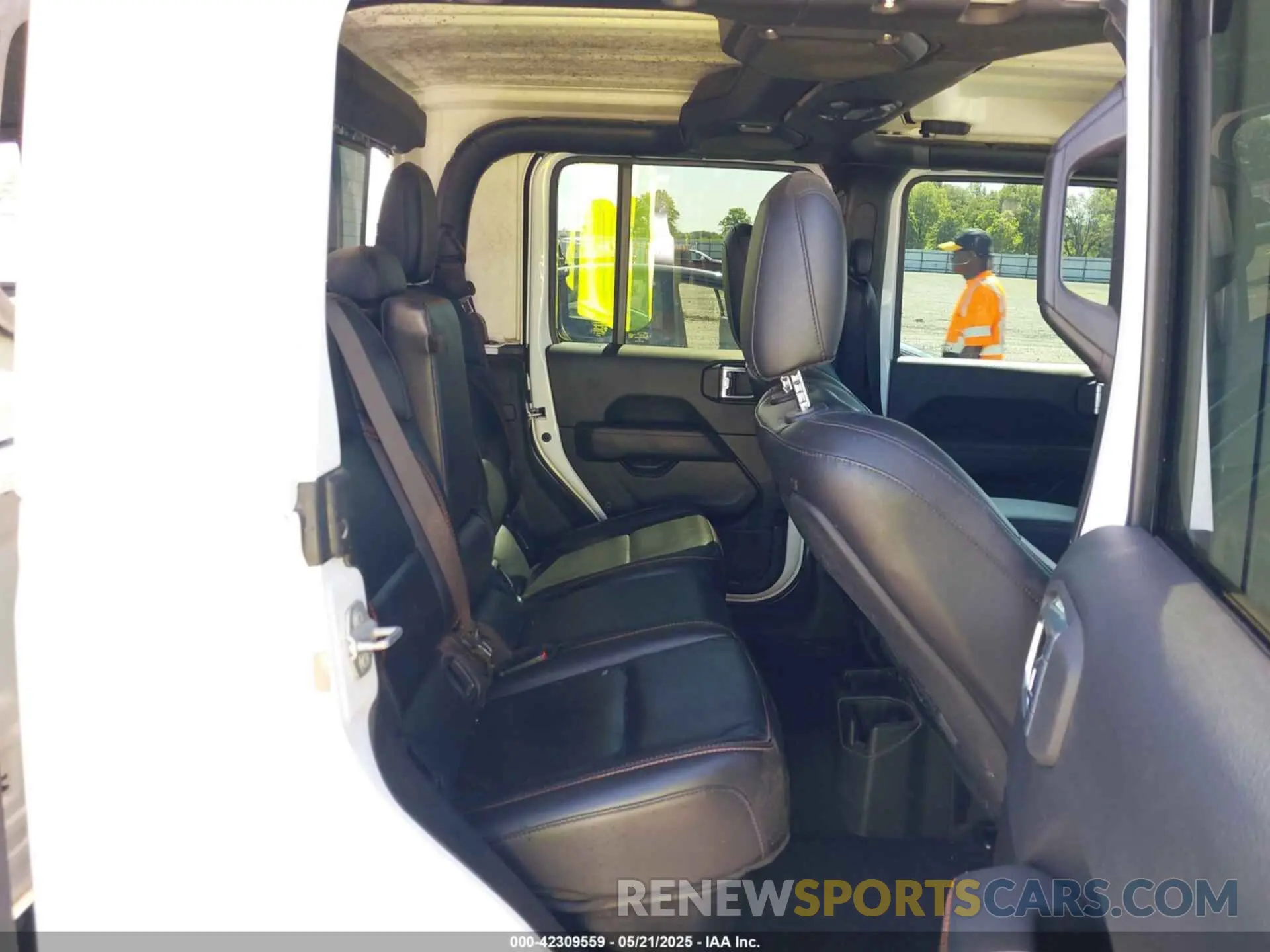 8 Photograph of a damaged car 1C6JJTEG3ML527048 JEEP GLADIATOR 2021