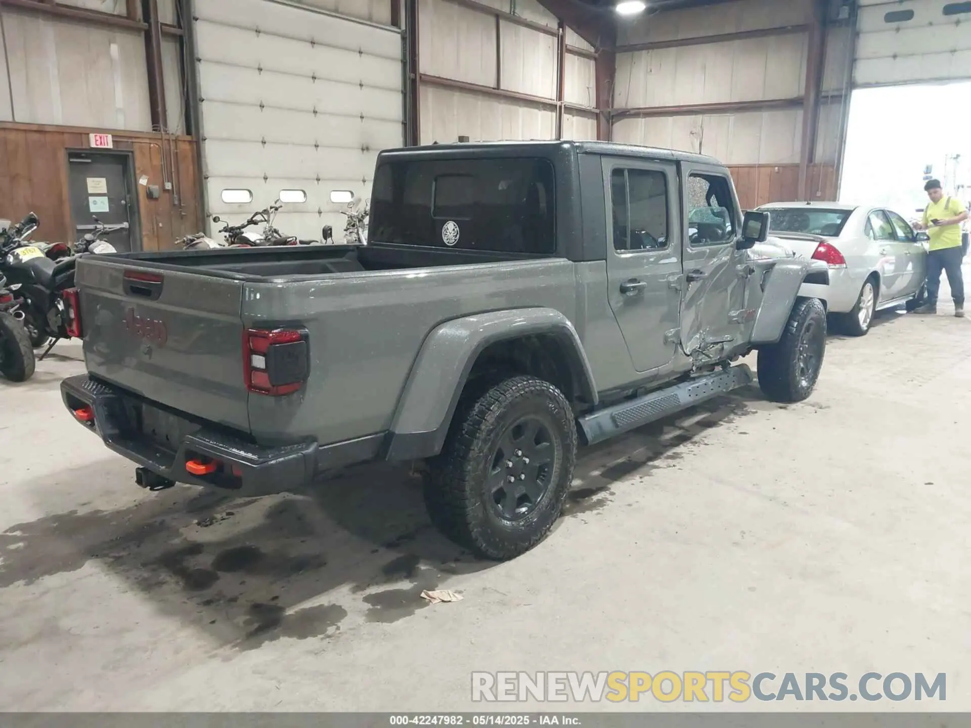 4 Photograph of a damaged car 1C6JJTEG5ML524829 JEEP GLADIATOR 2021