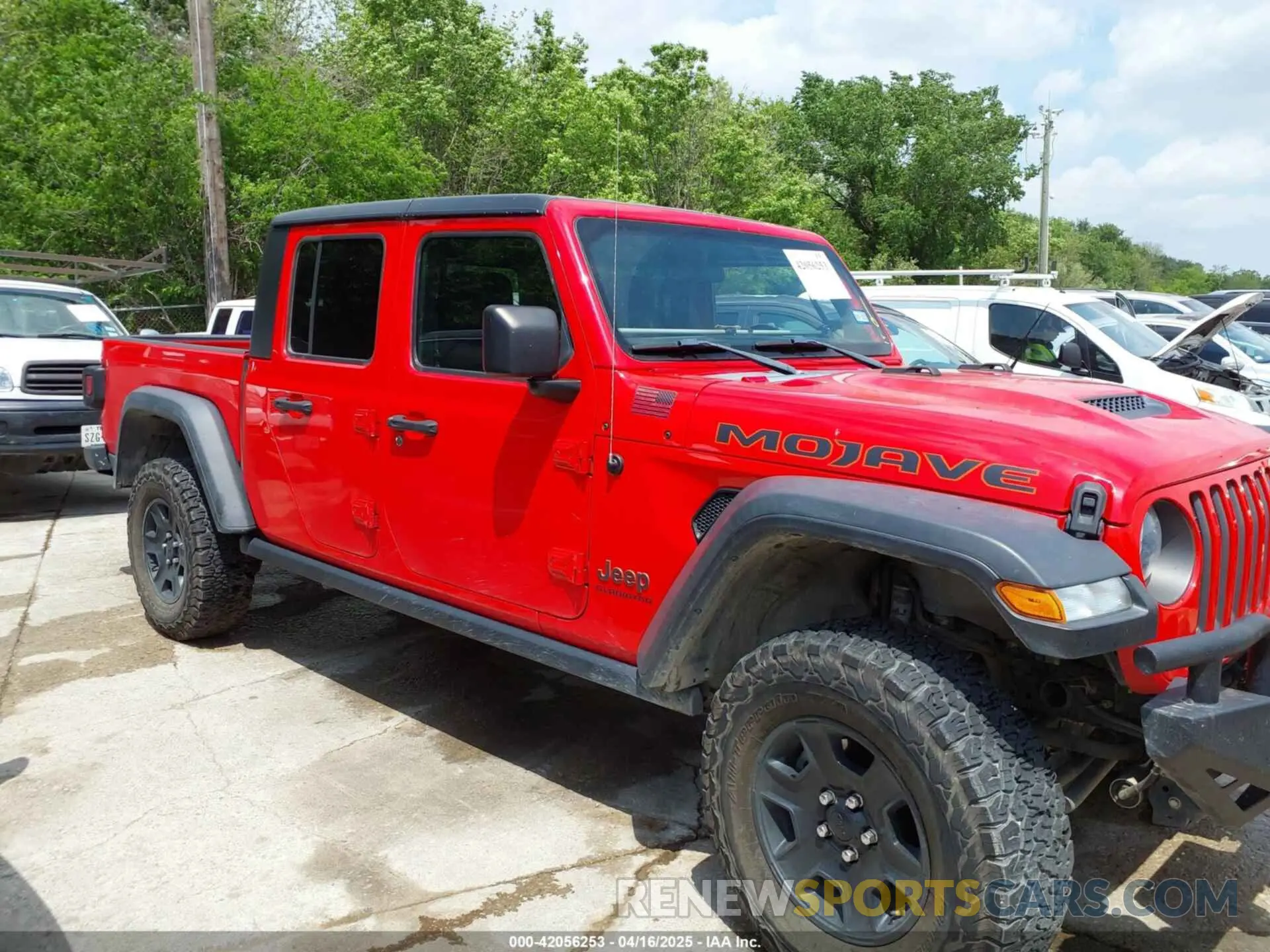 13 Photograph of a damaged car 1C6JJTEG6ML533927 JEEP GLADIATOR 2021