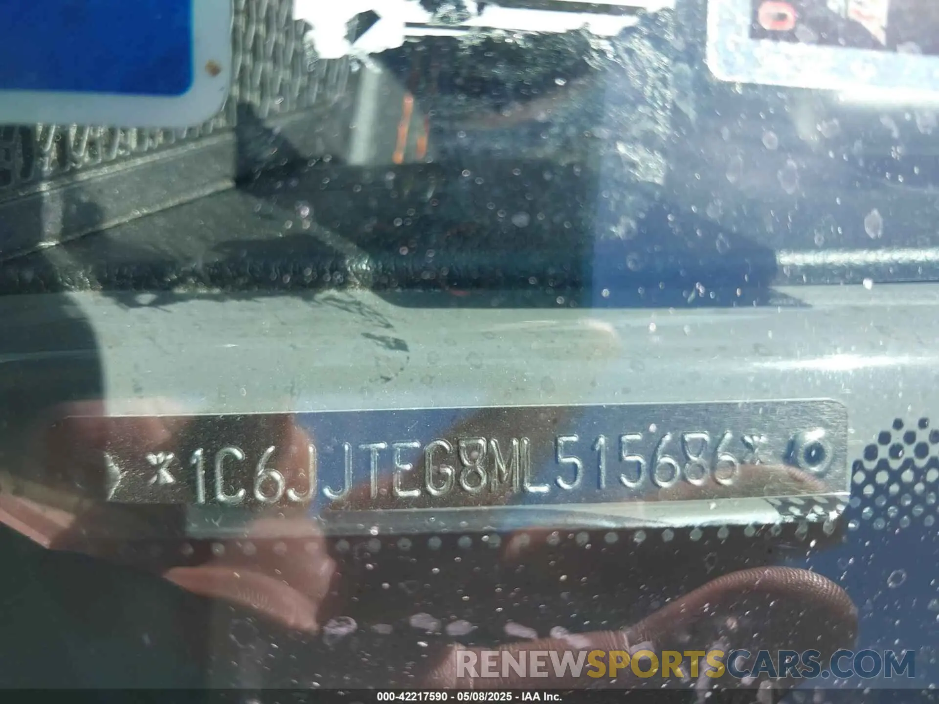 18 Photograph of a damaged car 1C6JJTEG8ML515686 JEEP GLADIATOR 2021