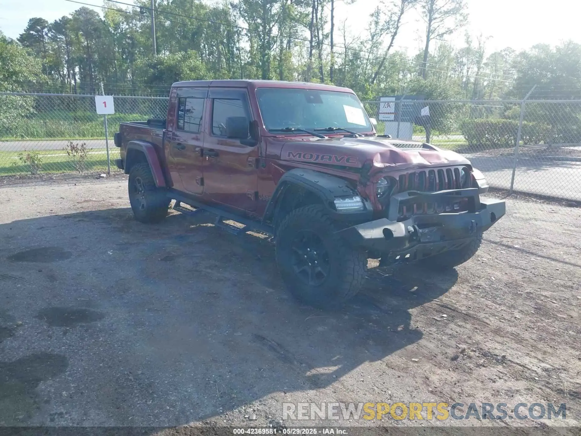 1 Photograph of a damaged car 1C6JJTEG8ML592381 JEEP GLADIATOR 2021