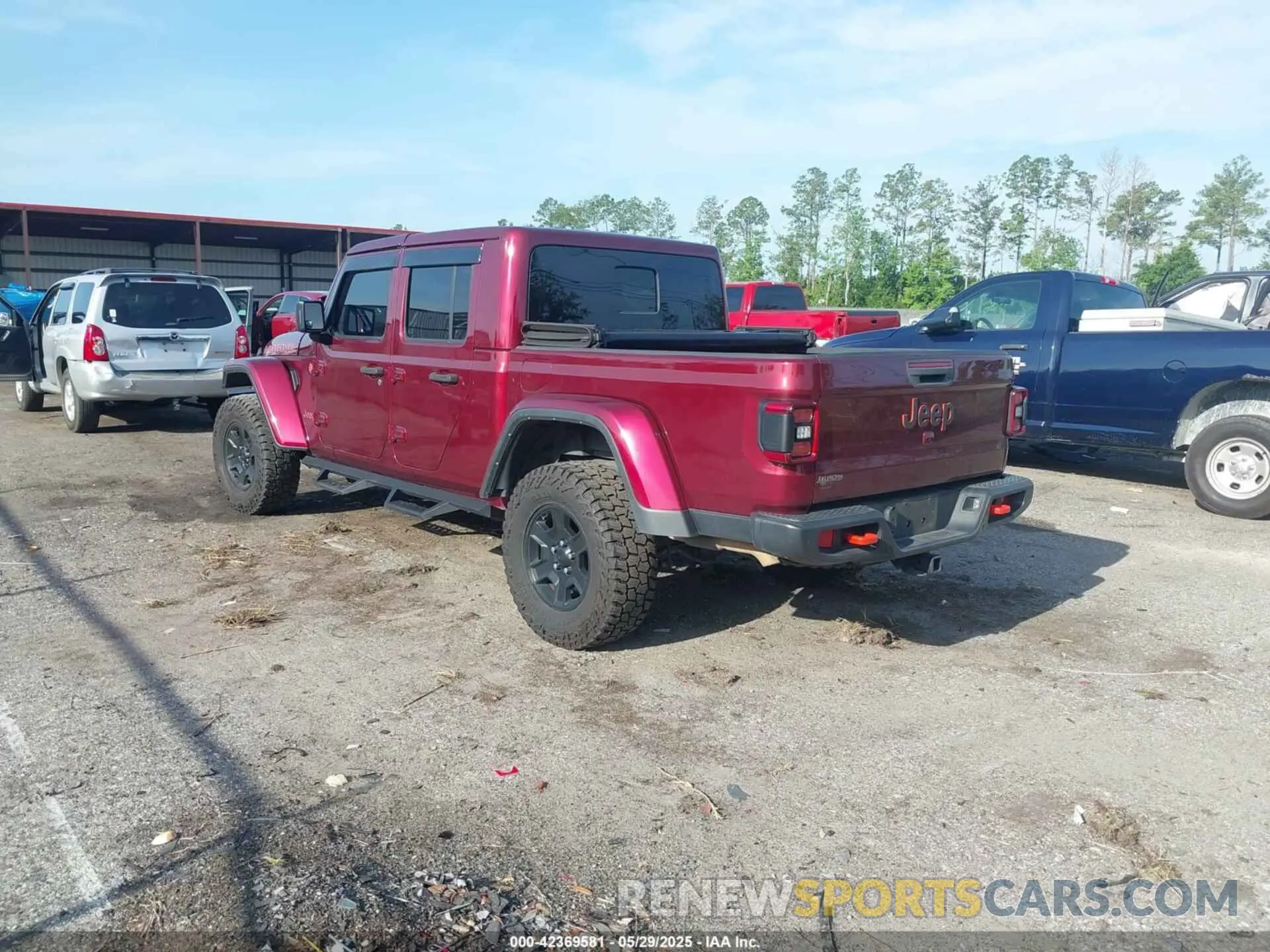 3 Photograph of a damaged car 1C6JJTEG8ML592381 JEEP GLADIATOR 2021