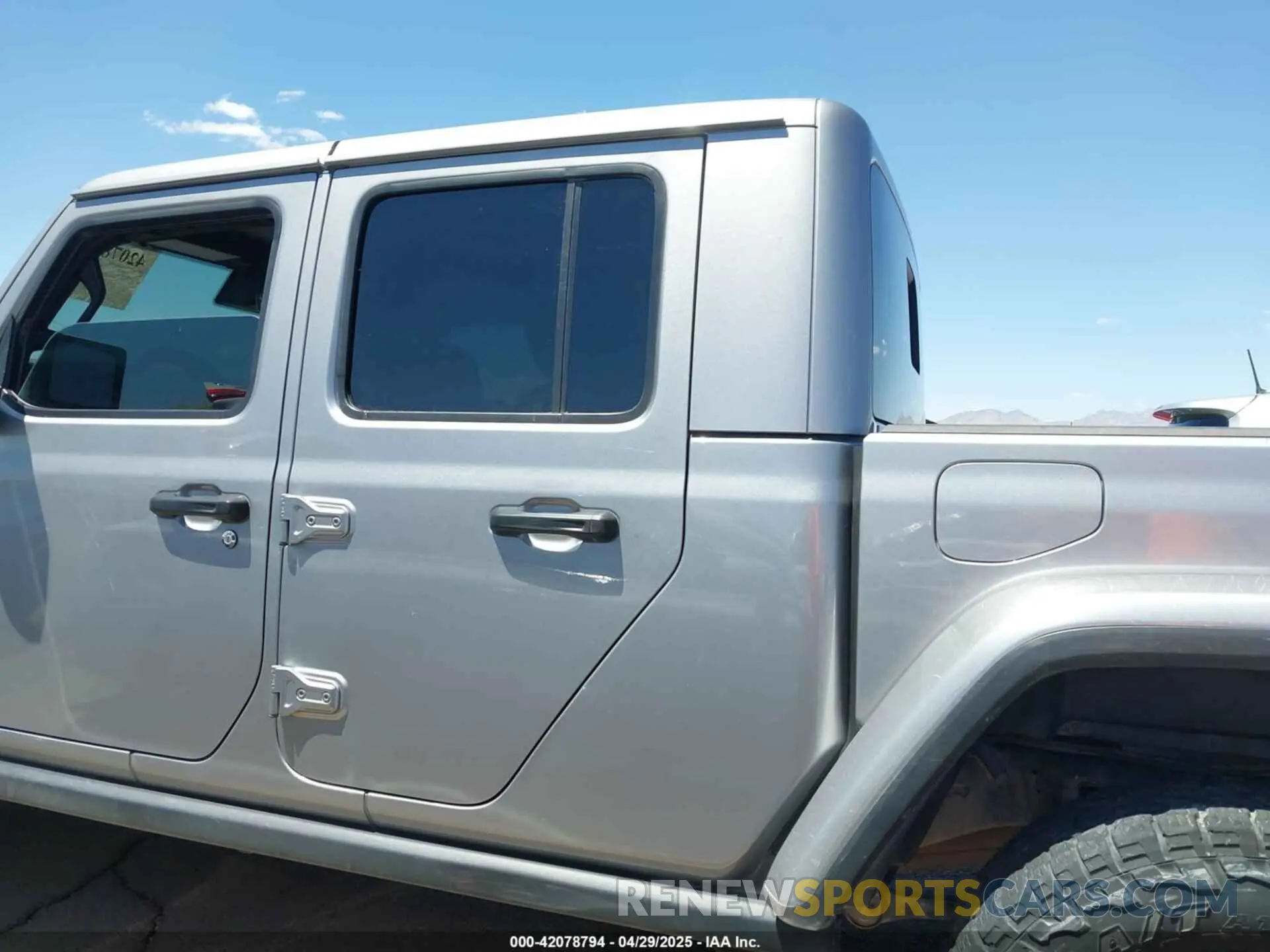 13 Photograph of a damaged car 1C6JJTEG9ML520363 JEEP GLADIATOR 2021