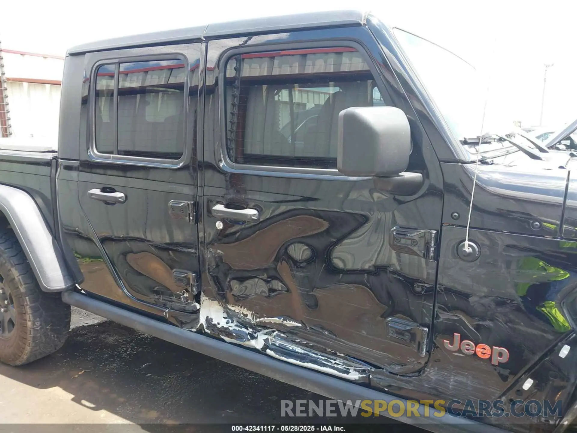 14 Photograph of a damaged car 1C6JJTEGXML569376 JEEP GLADIATOR 2021