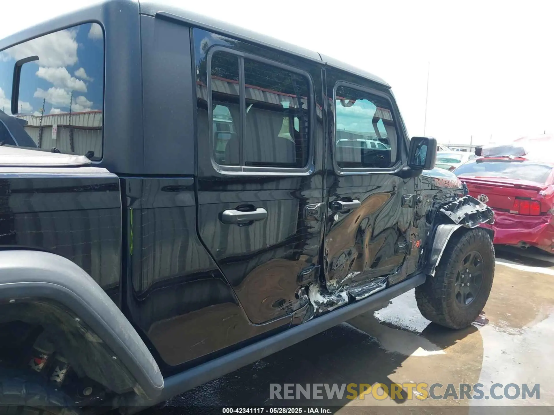 18 Photograph of a damaged car 1C6JJTEGXML569376 JEEP GLADIATOR 2021