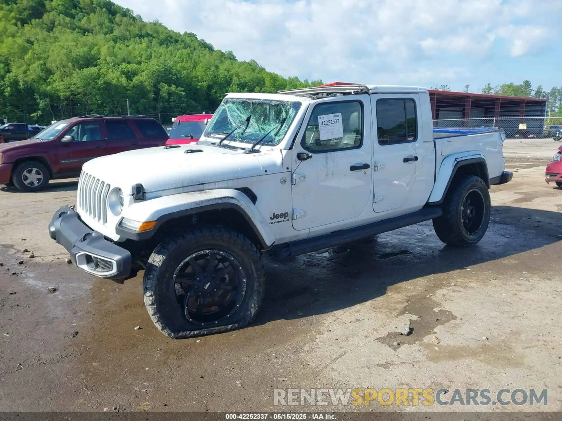 2 Photograph of a damaged car 1C6JJTFM0ML522667 JEEP GLADIATOR 2021