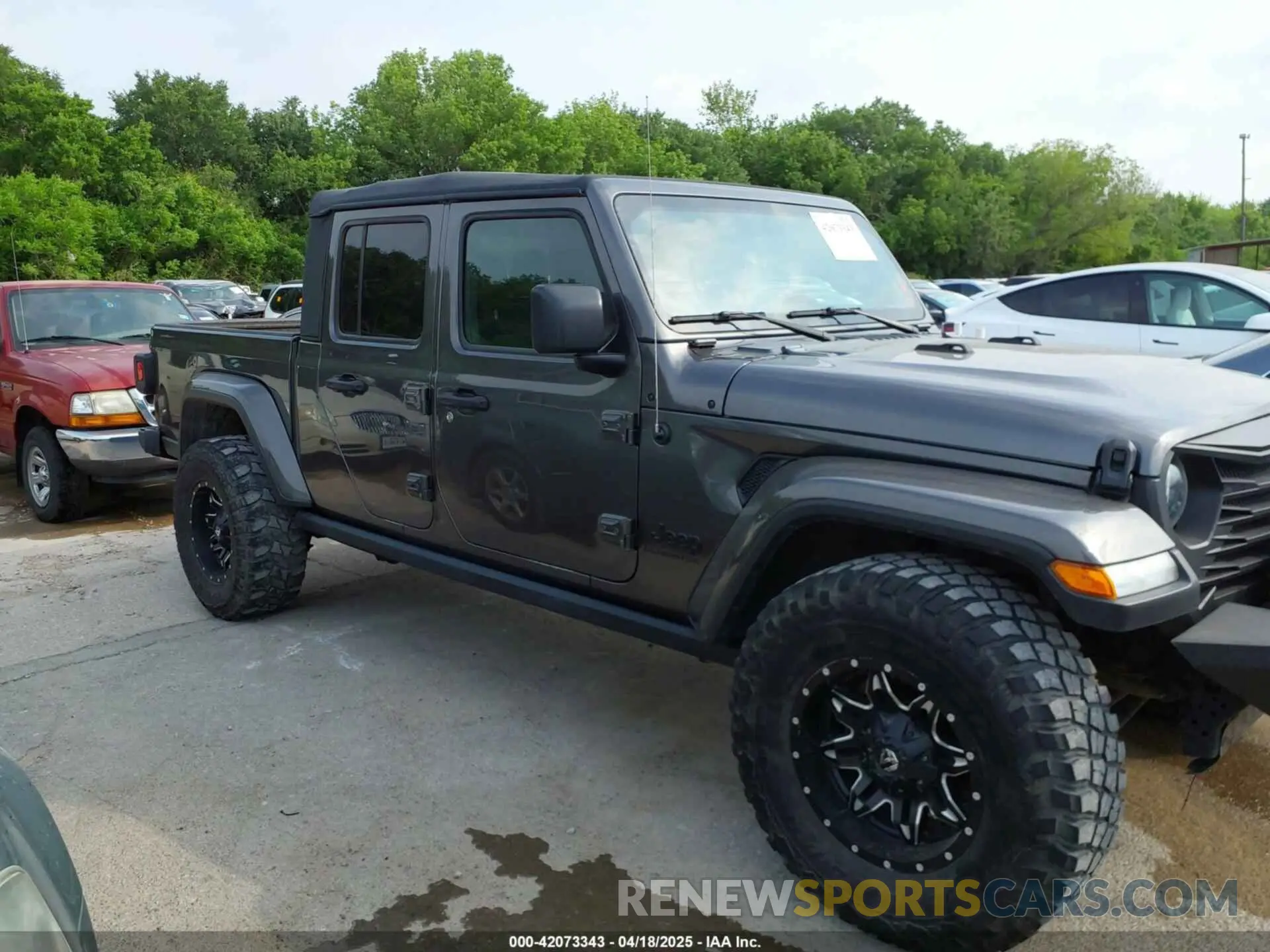 13 Photograph of a damaged car 1C6HJTAG0NL143489 JEEP GLADIATOR 2022