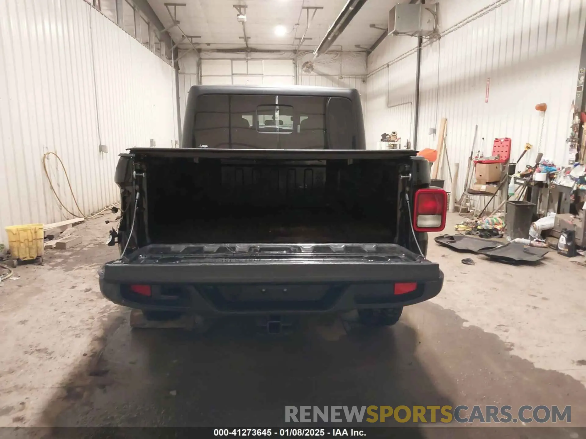17 Photograph of a damaged car 1C6HJTAG2NL163338 JEEP GLADIATOR 2022