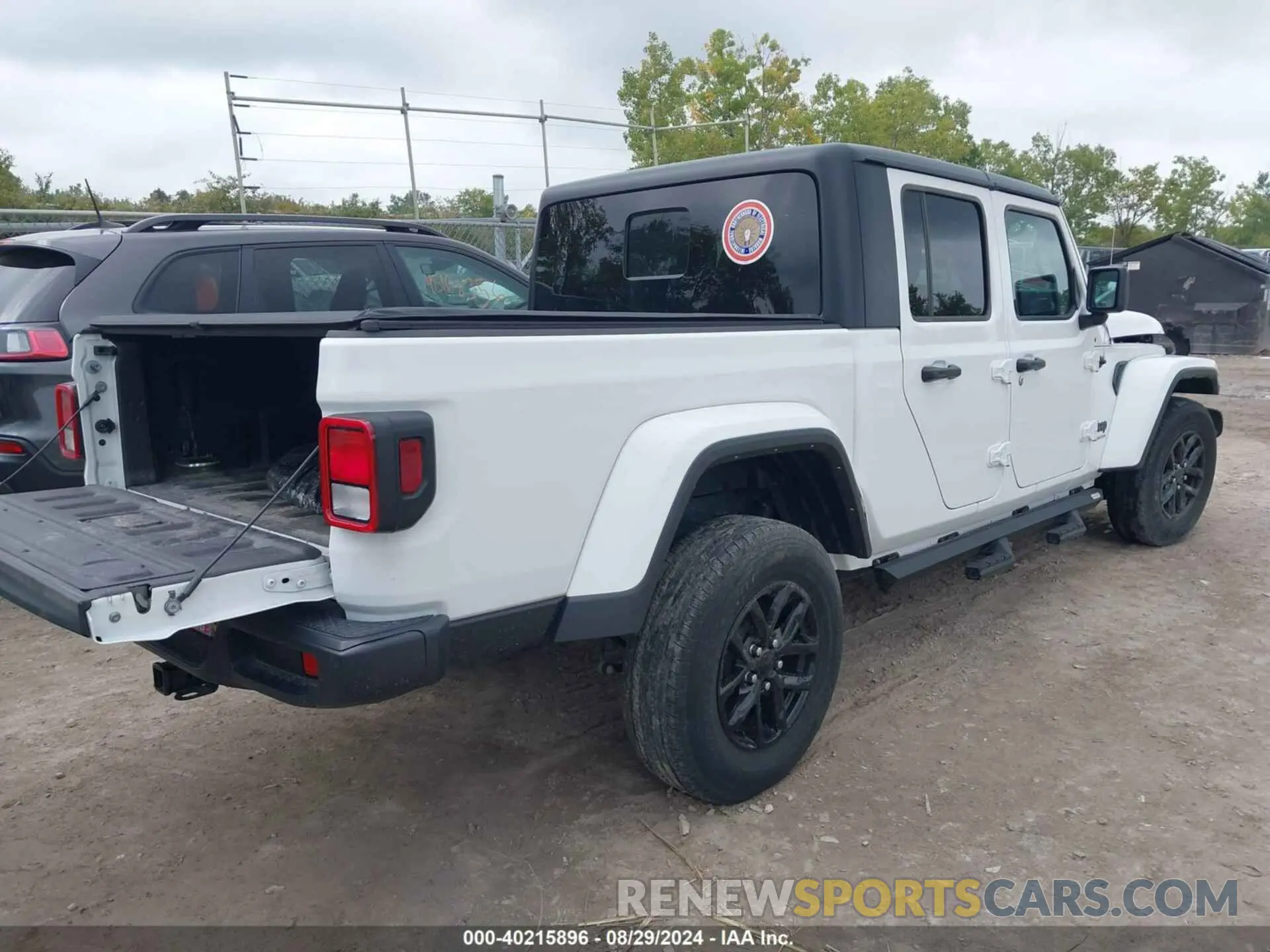 4 Photograph of a damaged car 1C6HJTAG3NL151845 JEEP GLADIATOR 2022