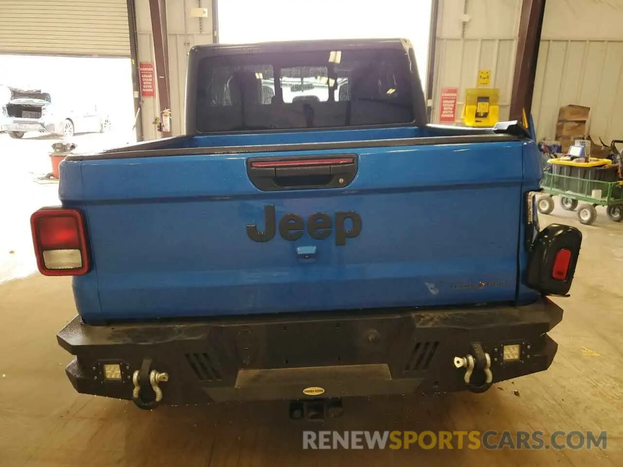 6 Photograph of a damaged car 1C6HJTAG4NL106865 JEEP GLADIATOR 2022