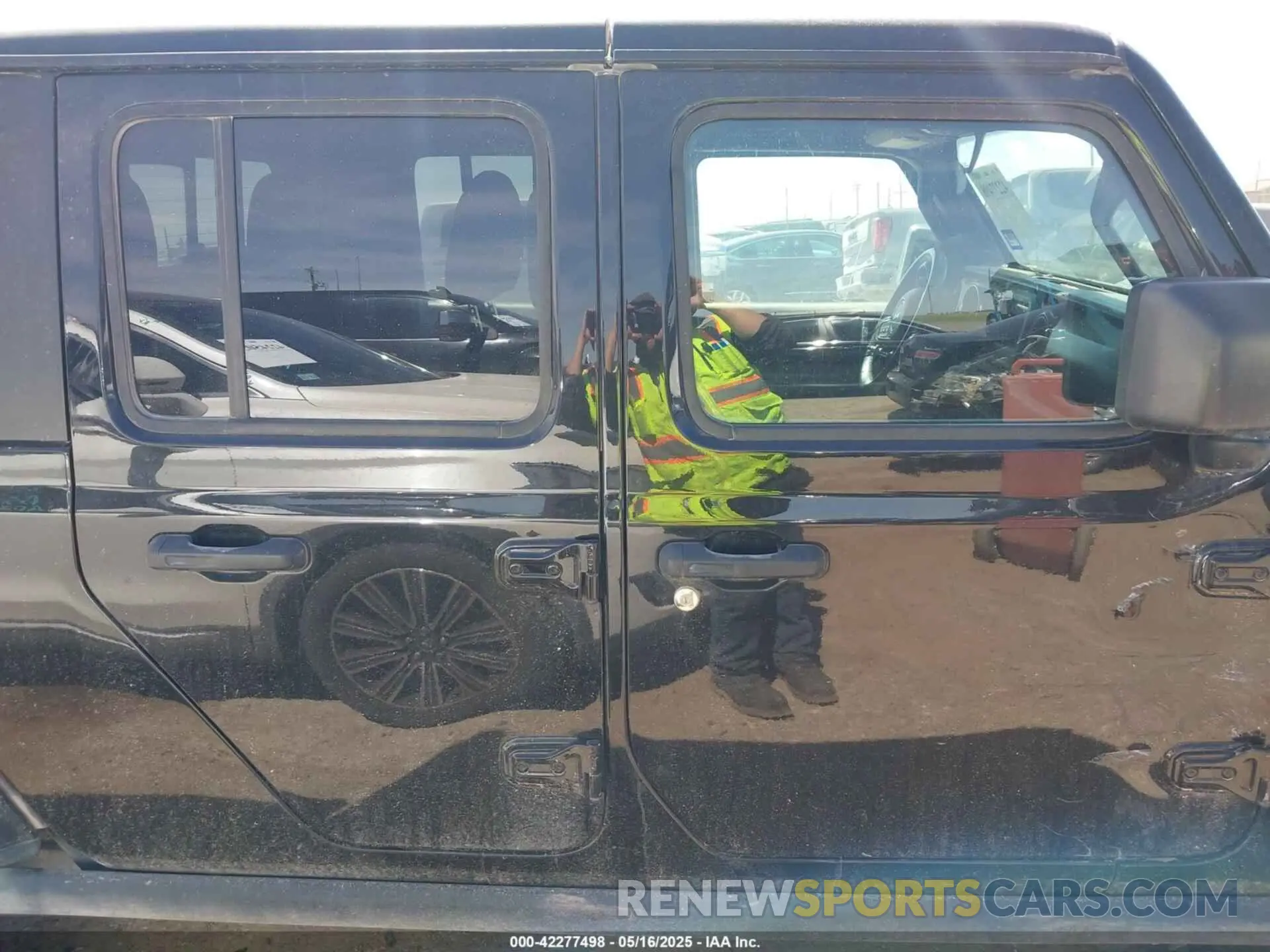 14 Photograph of a damaged car 1C6HJTAG5NL122301 JEEP GLADIATOR 2022