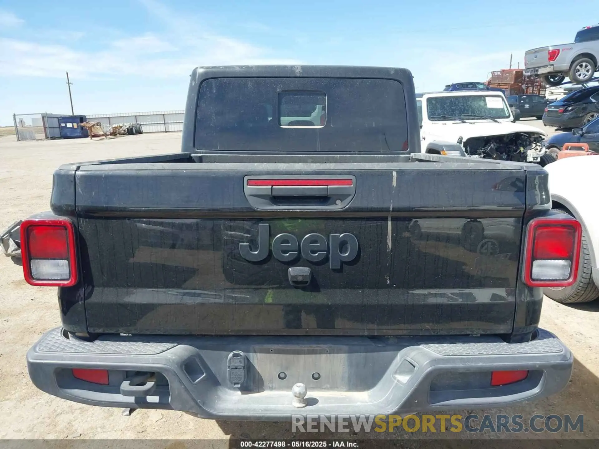 17 Photograph of a damaged car 1C6HJTAG5NL122301 JEEP GLADIATOR 2022