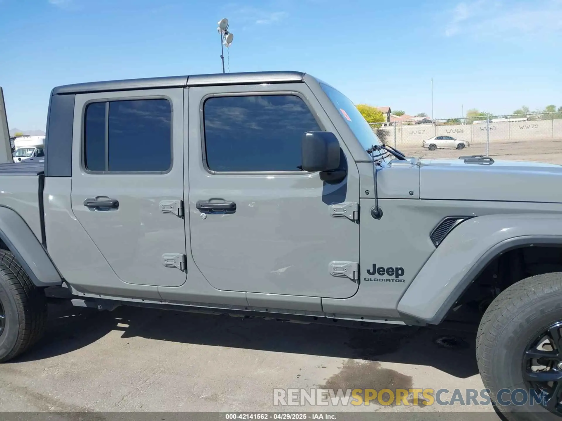 13 Photograph of a damaged car 1C6HJTAG5NL132990 JEEP GLADIATOR 2022