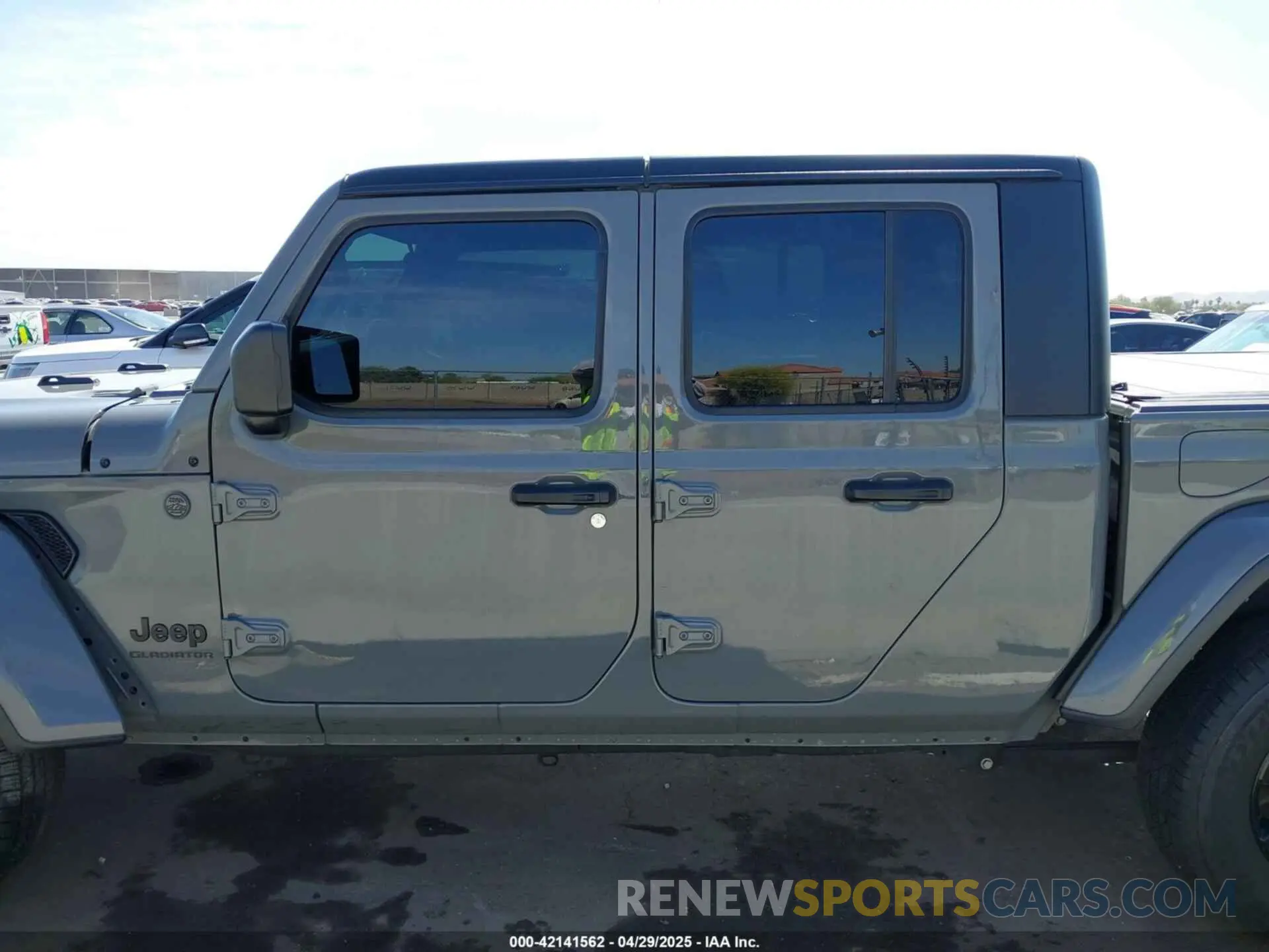 14 Photograph of a damaged car 1C6HJTAG5NL132990 JEEP GLADIATOR 2022
