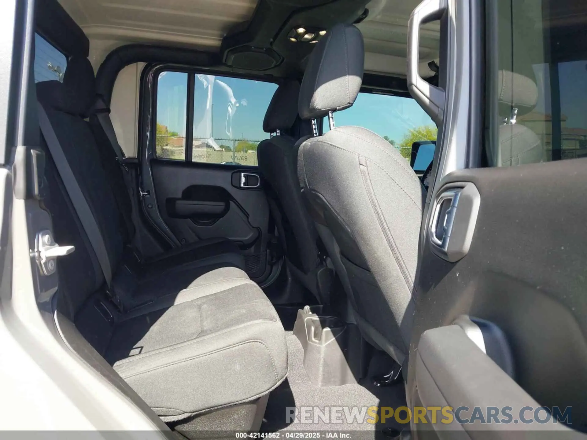 8 Photograph of a damaged car 1C6HJTAG5NL132990 JEEP GLADIATOR 2022